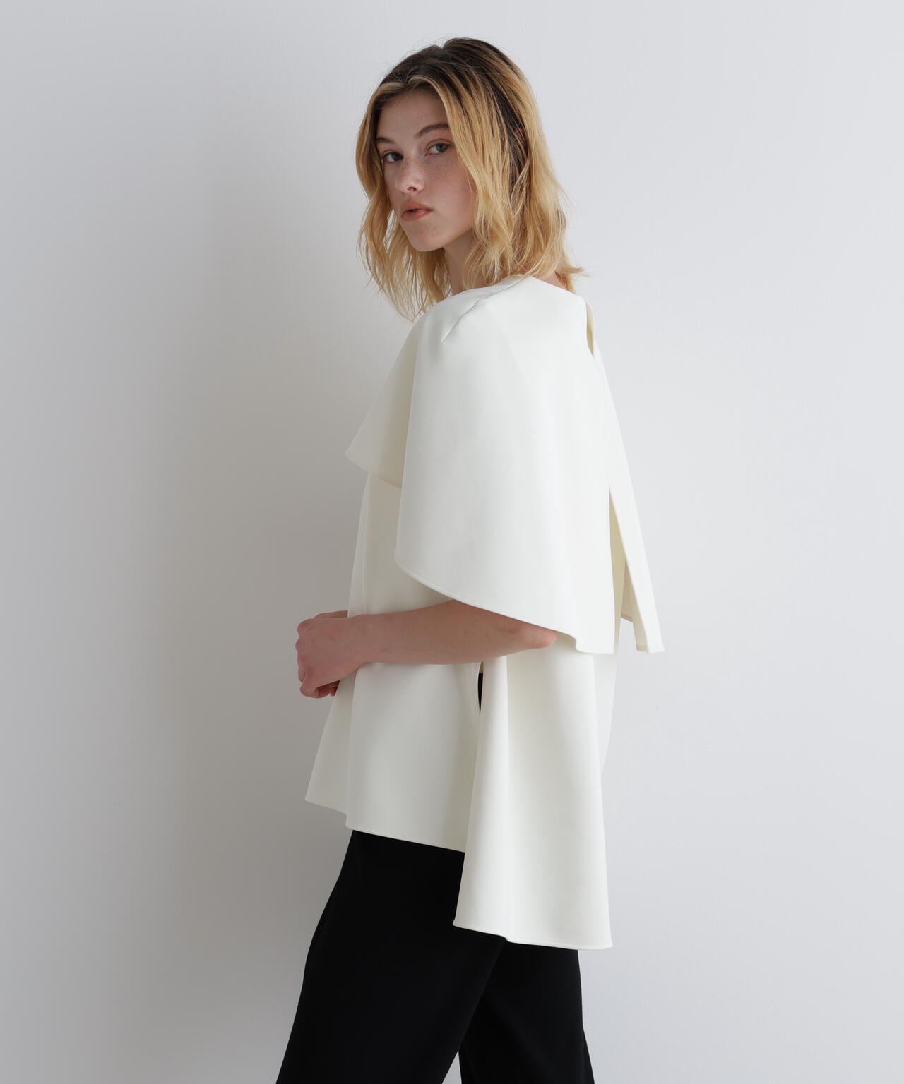ライトダンボールケープブラウス | LE PHIL（ル フィル） ｜【公式