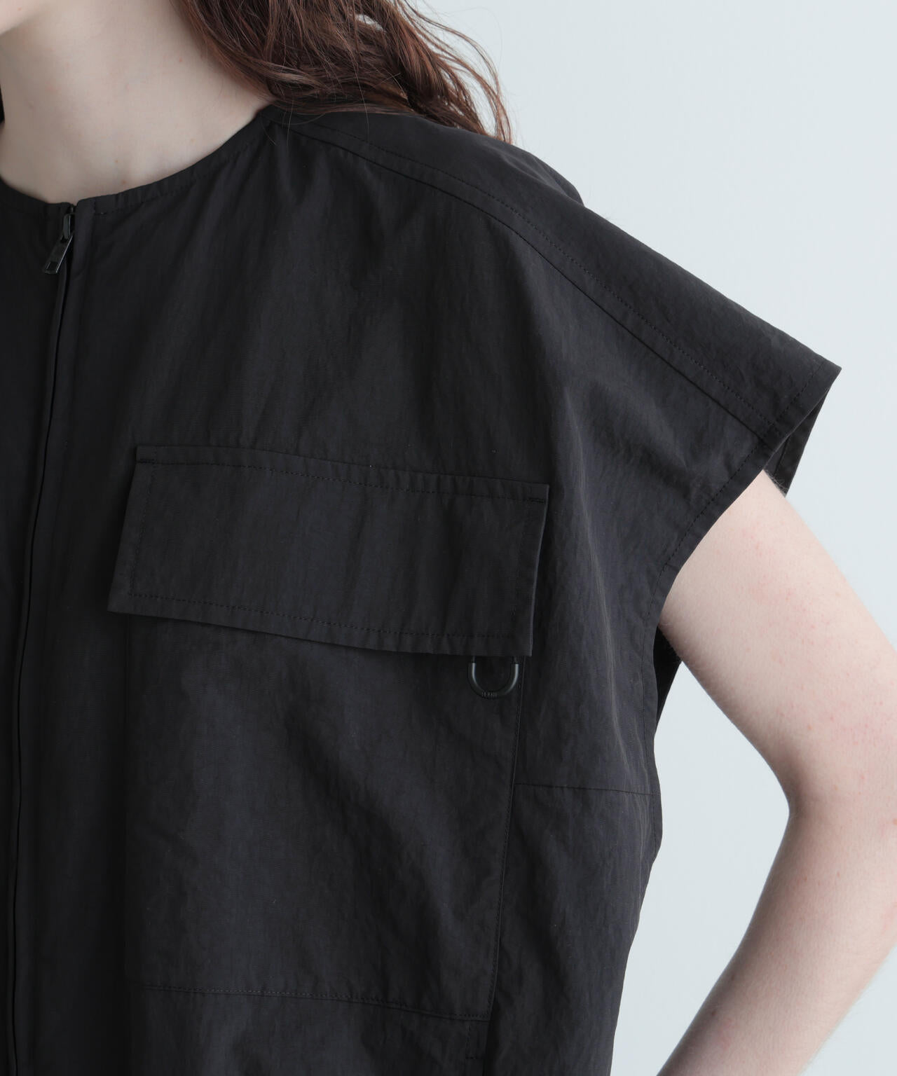 《LE PHIL SPORTS》ライトシェルタフタノースリーブジャケット