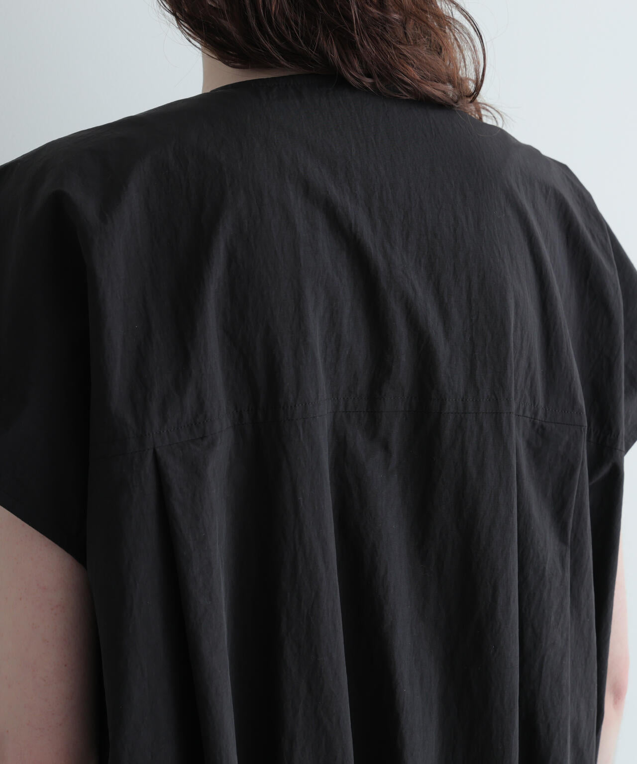 《LE PHIL SPORTS》ライトシェルタフタノースリーブジャケット