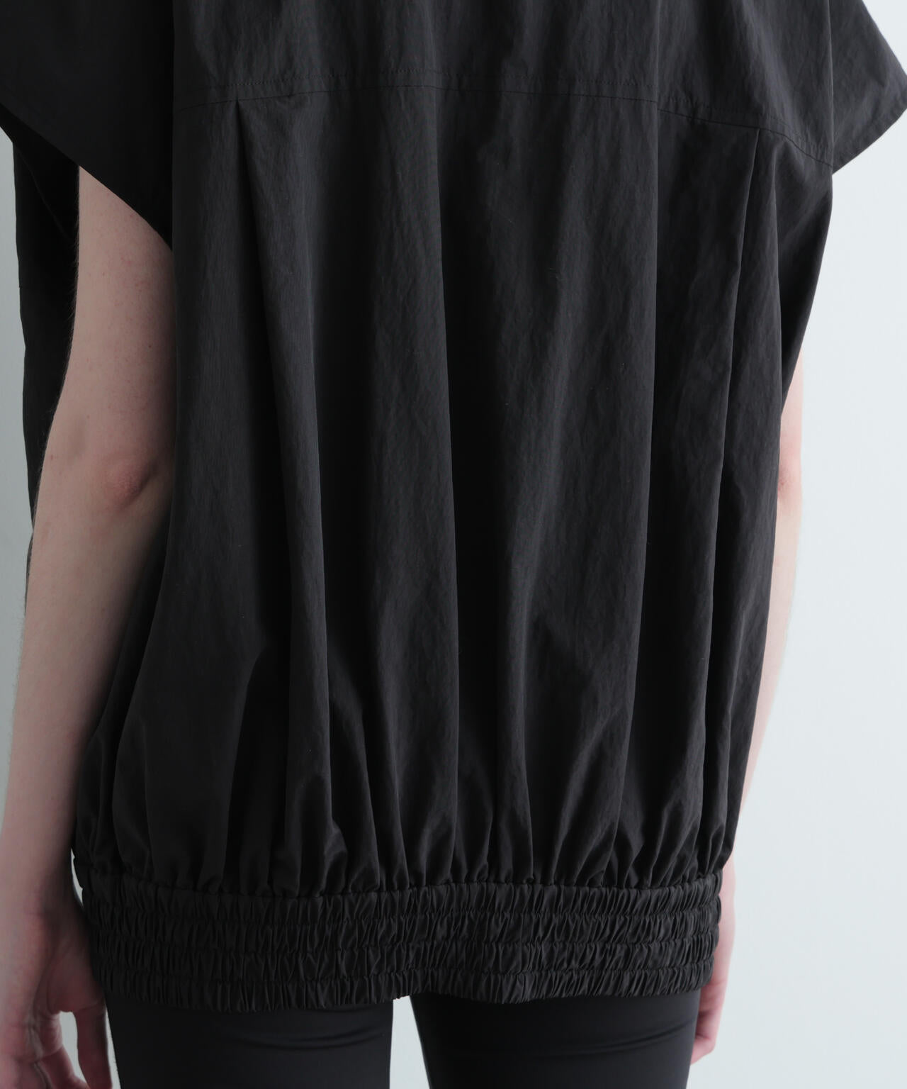 《LE PHIL SPORTS》ライトシェルタフタノースリーブジャケット