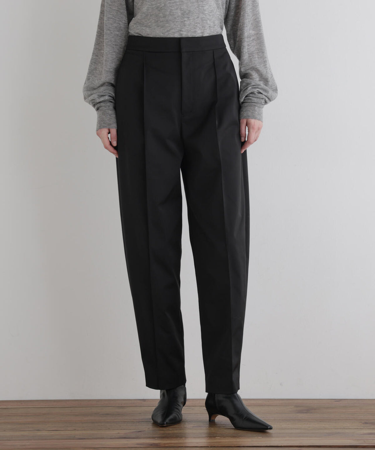 リラクシーテーパードパンツ