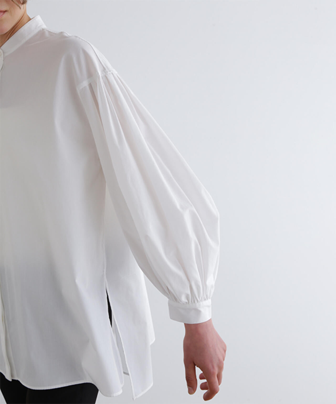 LE PHIL ライトタイプライターギャザーブラウス サックス LE PHIL ライトタイプライターギャザーブラウス バンドカラー サックス