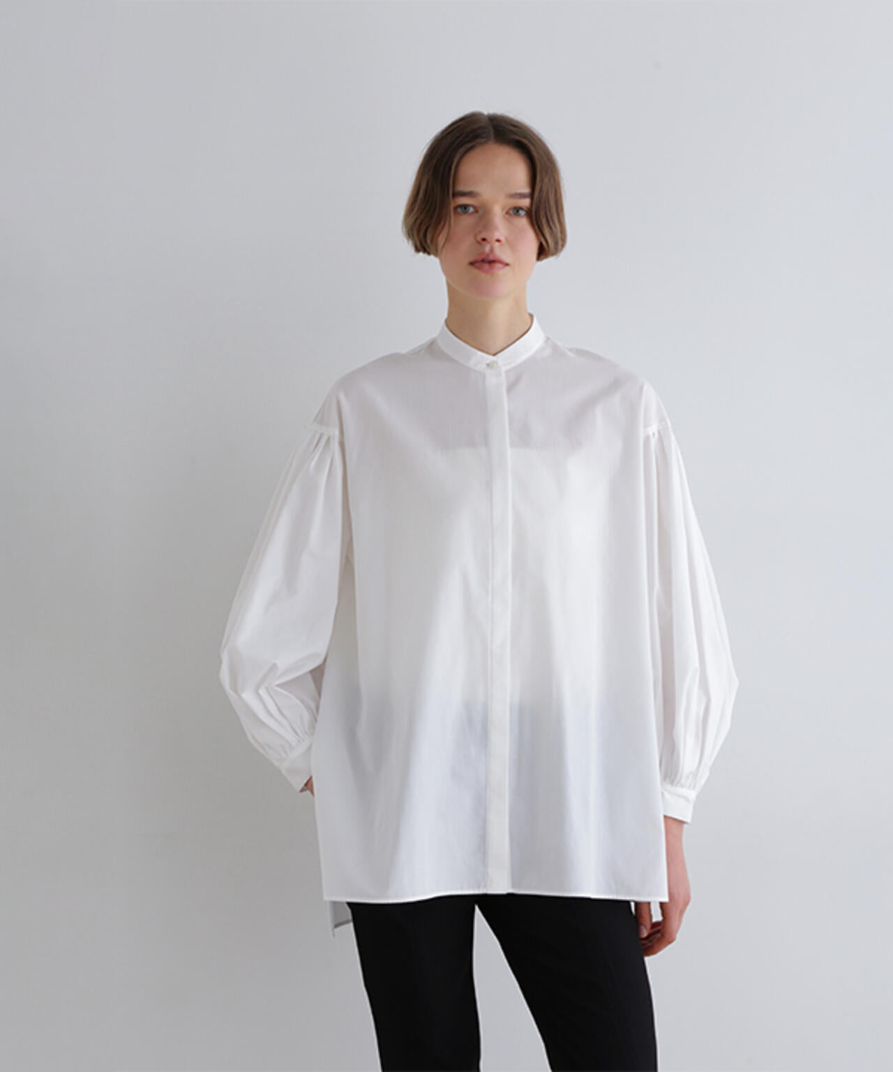 LE PHIL ライトタイプライターギャザーブラウス サックス LE PHIL ライトタイプライターギャザーブラウス バンドカラー サックス