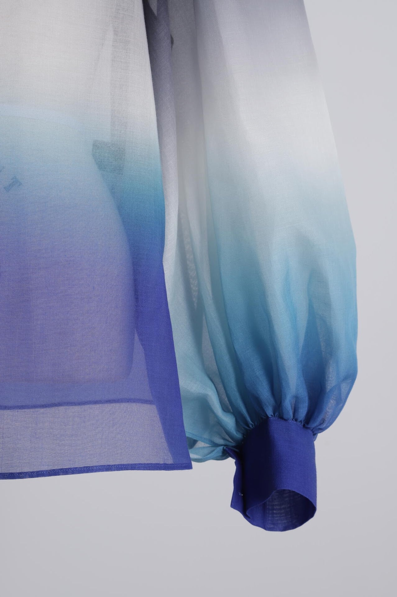 TV着用】Bottleneck Volume Sleeve Blouse | STUMBLY（スタンブリー