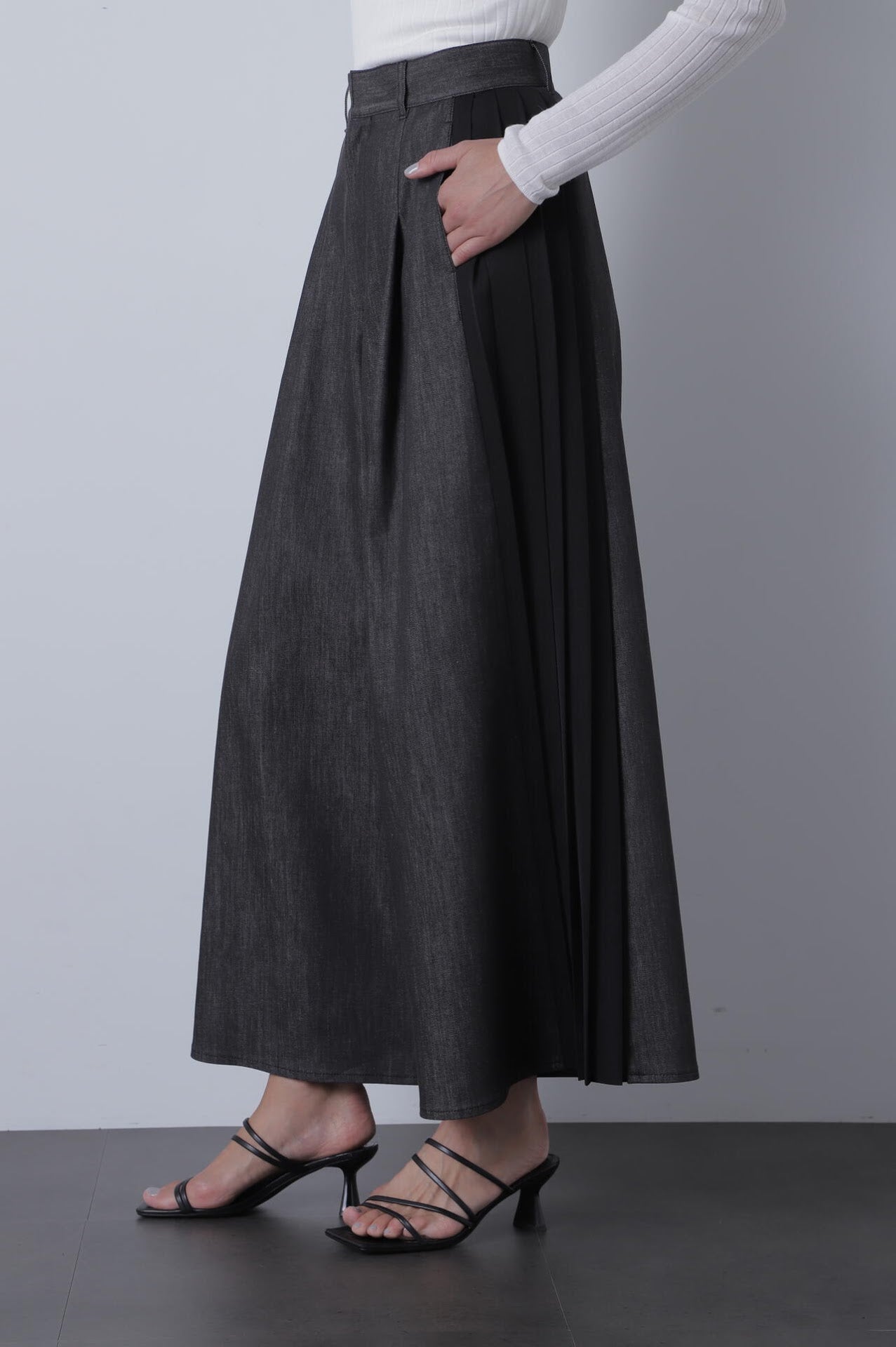 Side Pleated Wide Pants
