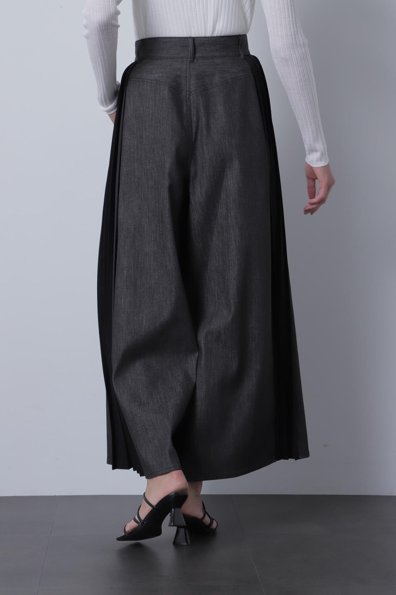 Side Pleated Wide Pants