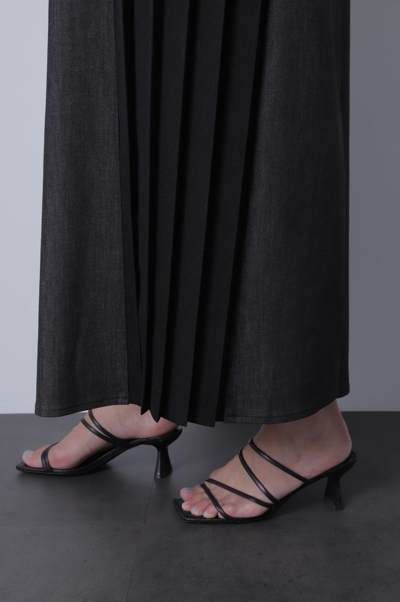 Side Pleated Wide Pants
