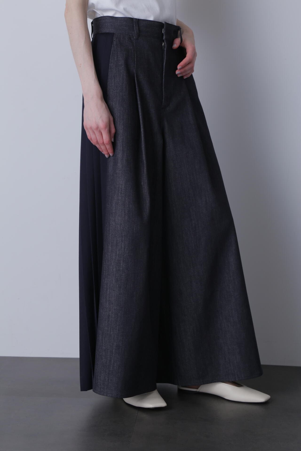 Side Pleated Wide Pants