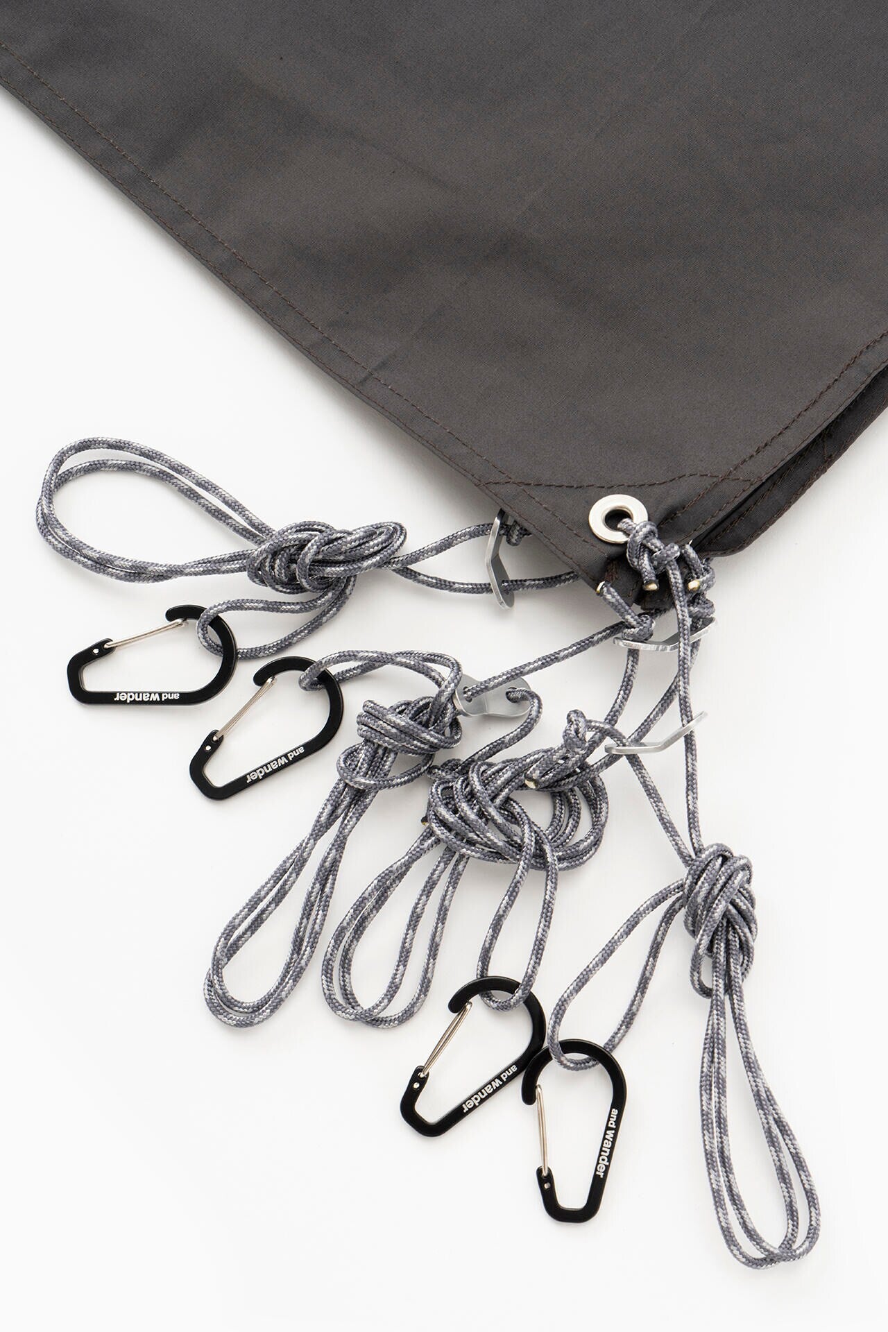 and wander inside tarp | and wander（アンドワンダー