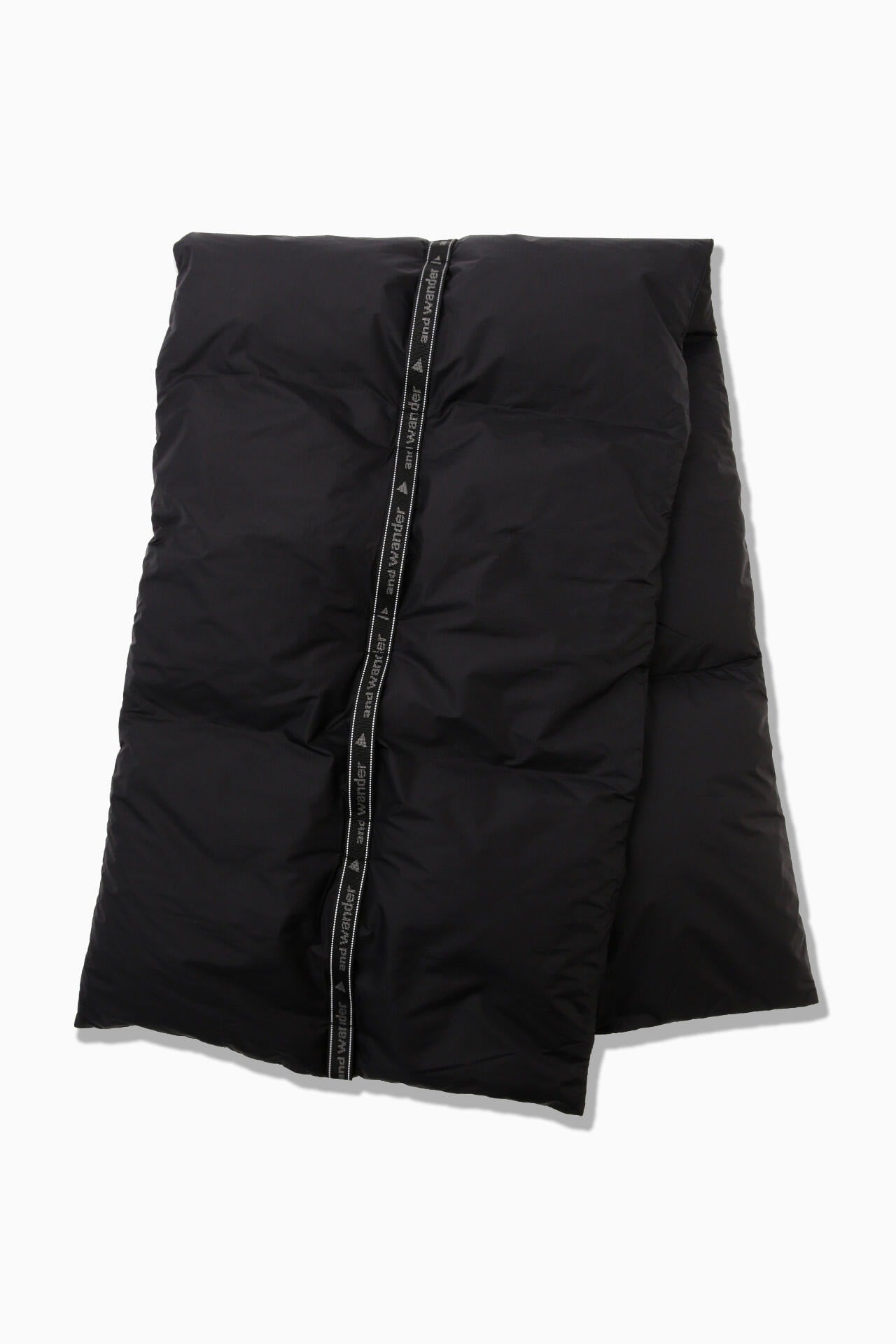 ripstop down muffler | and wander（アンドワンダー） ｜【公式】通販