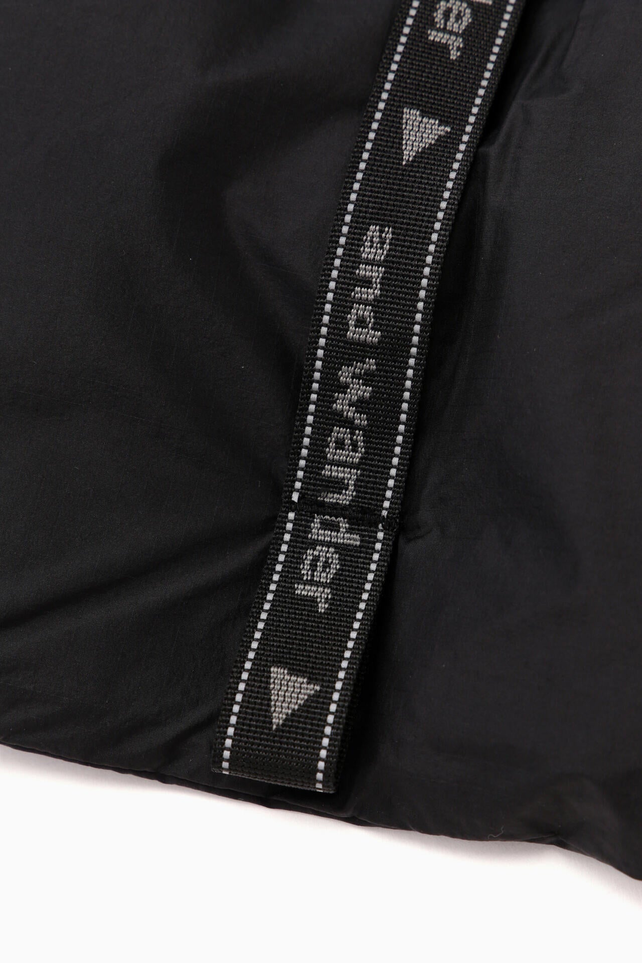 ripstop down muffler | and wander（アンドワンダー） ｜【公式】通販