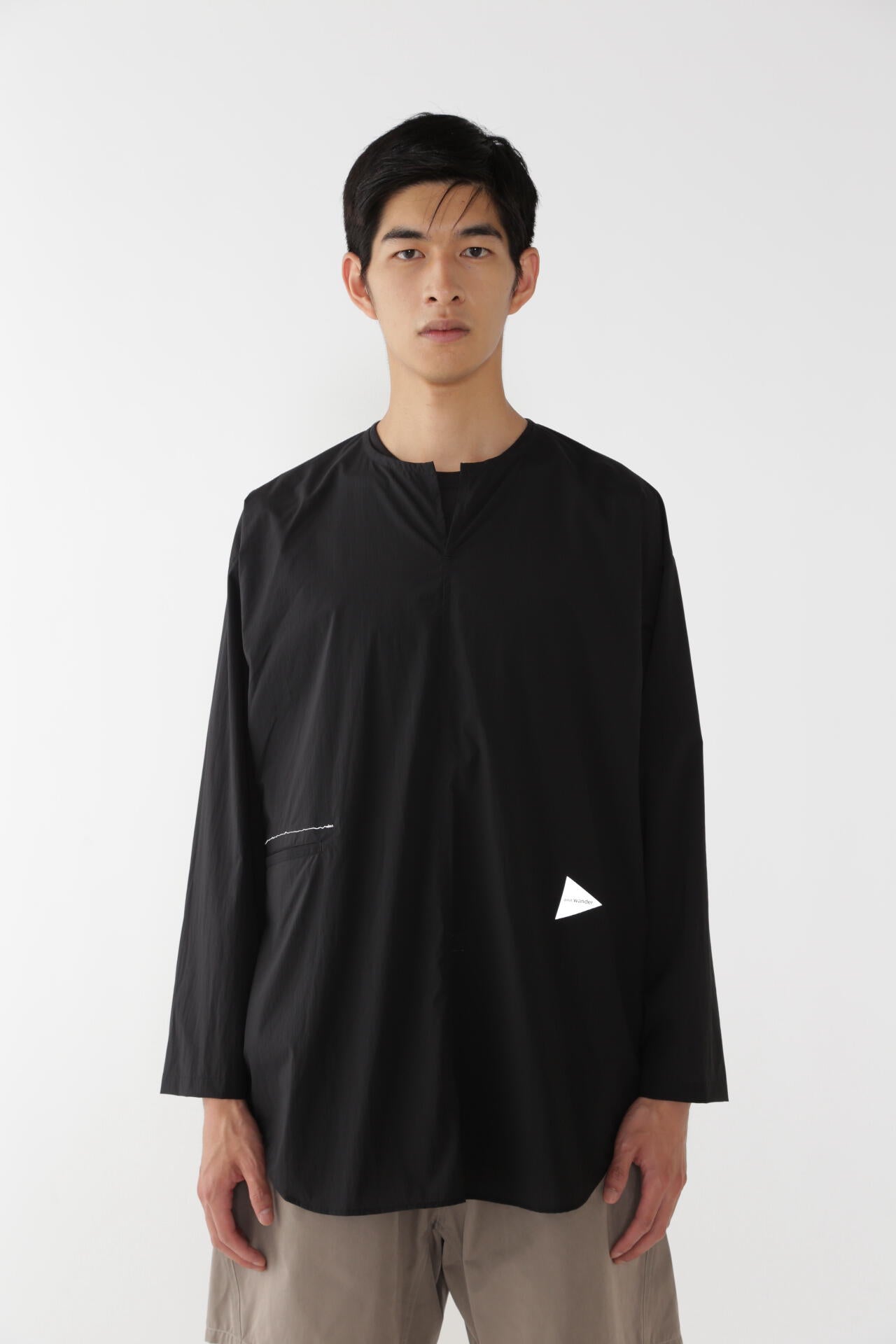 packable light pullover | and wander（アンドワンダー