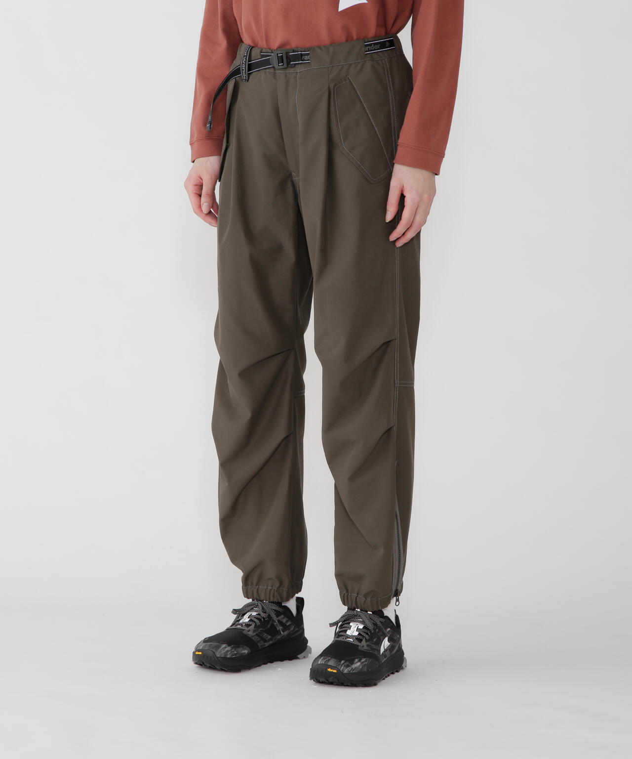 high count cloth side zip hem pants | and wander（アンドワンダー