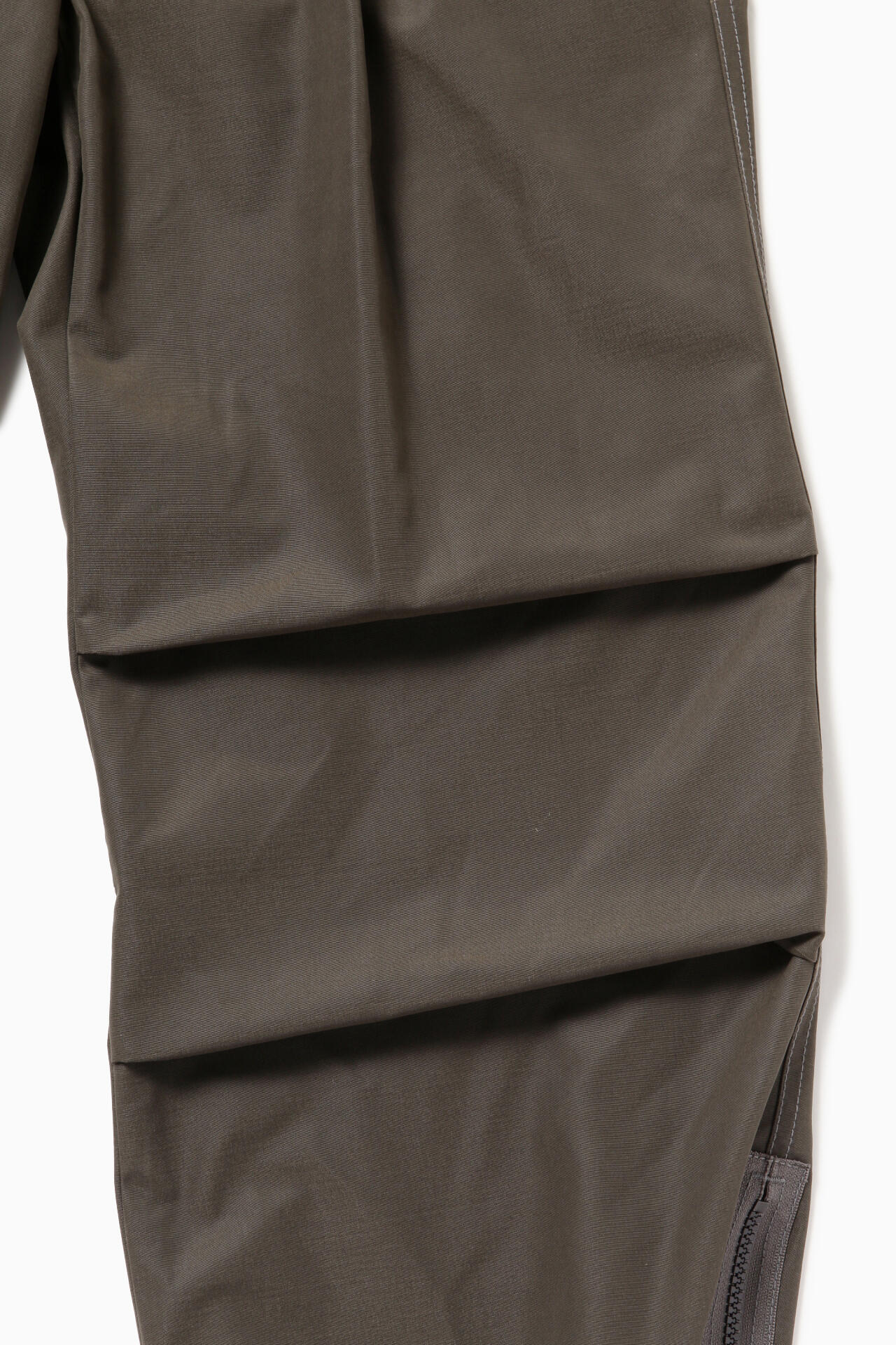 high count cloth side zip hem pants | and wander（アンドワンダー