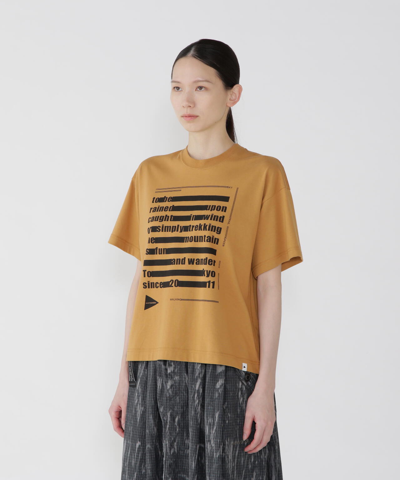 typography printed SS T | and wander（アンドワンダー） ｜【公式