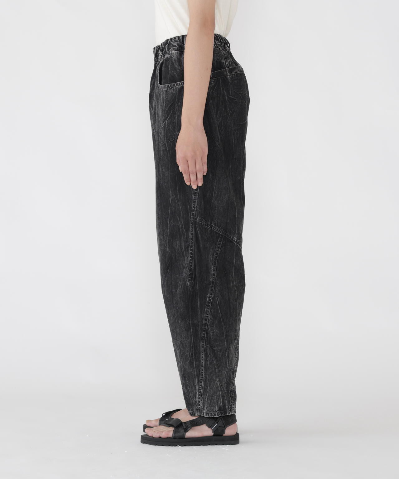 bleach twill wide pants | and wander（アンドワンダー） ｜【公式