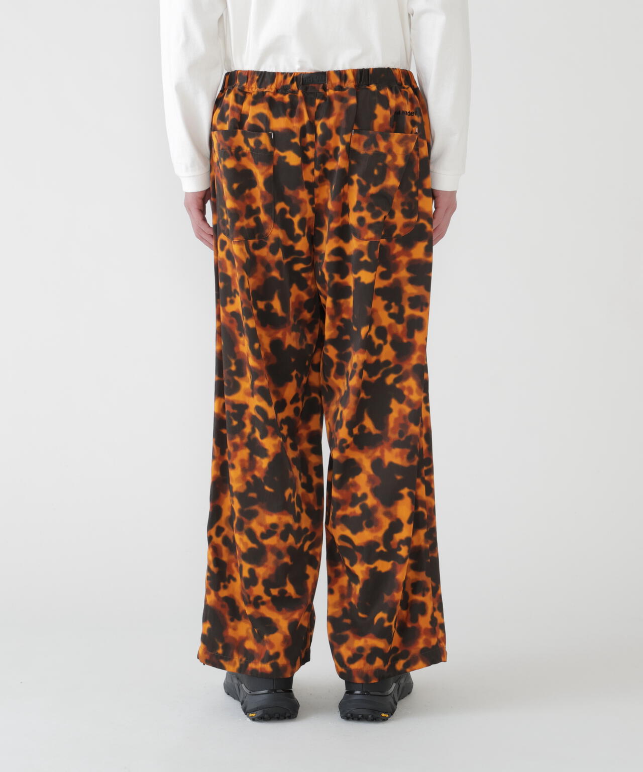 printed satin pants | and wander（アンドワンダー） ｜【公式】通販