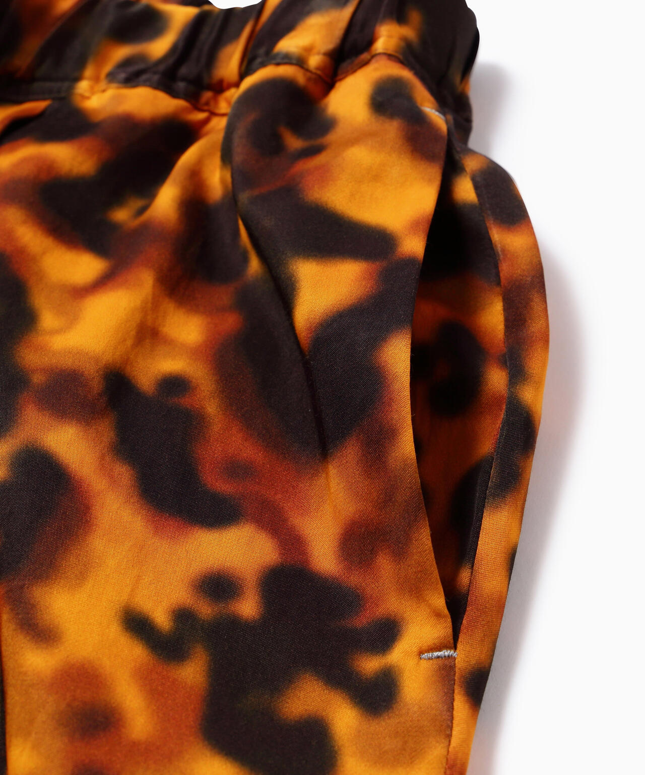 printed satin pants | and wander（アンドワンダー） ｜【公式】通販