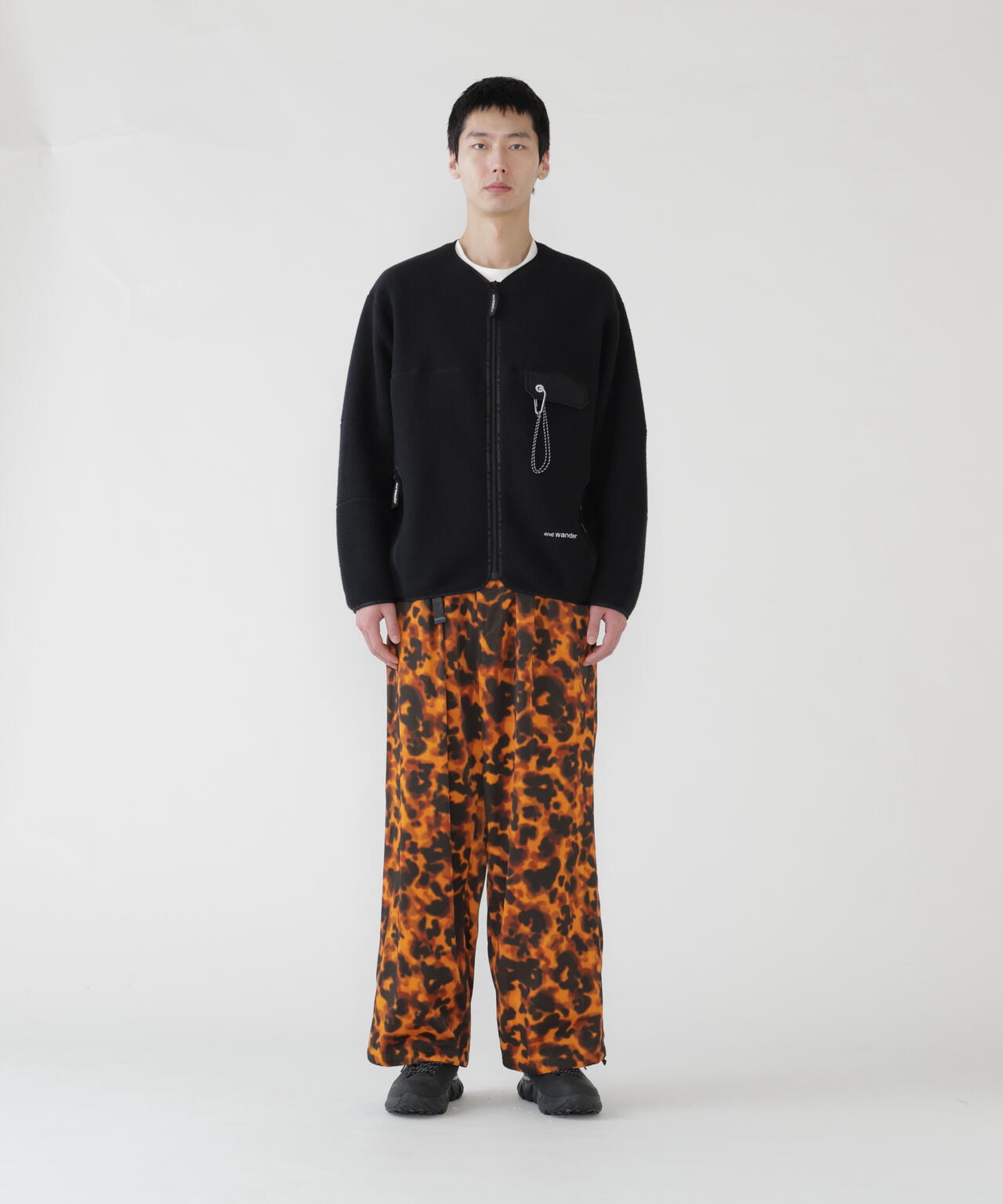 ☆ページ printed satin pants | and wander（アンドワンダー） ｜【公式】通販