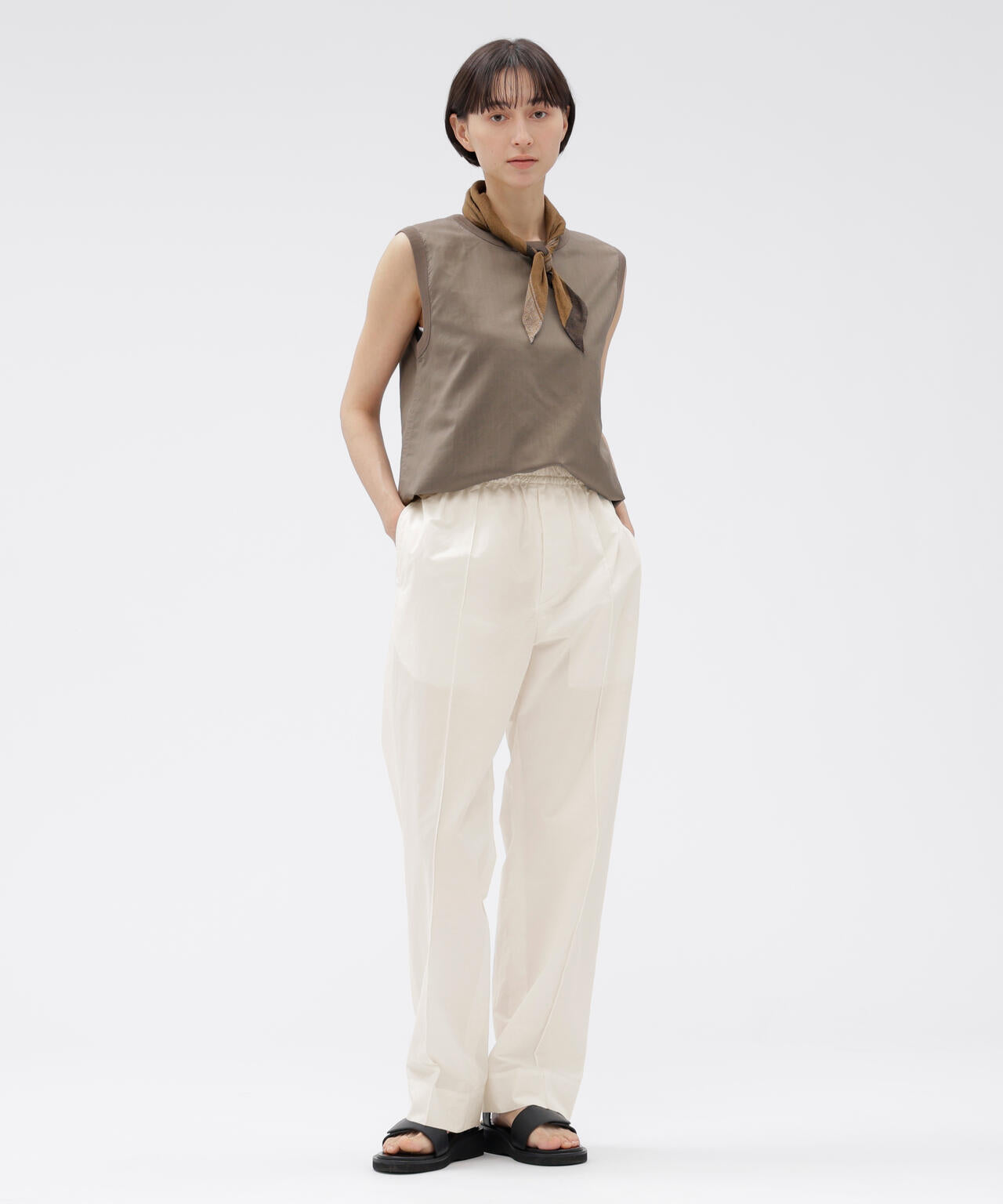 LIGHT COTTON TWILL TROUSERS | MARGARET HOWELL（マーガレット