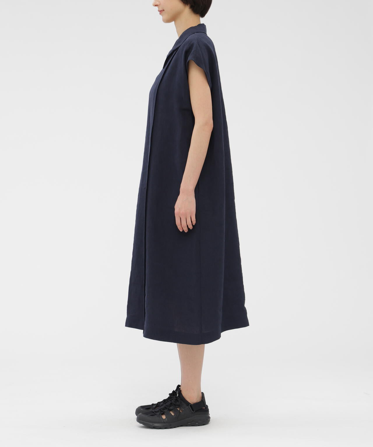マーガレットハウエル リネン100 % クルーネック ワンピース5.7万 濃紺 LINEN DRESS | MARGARET HOWELL（マーガレット・ハウエル） ｜【公式