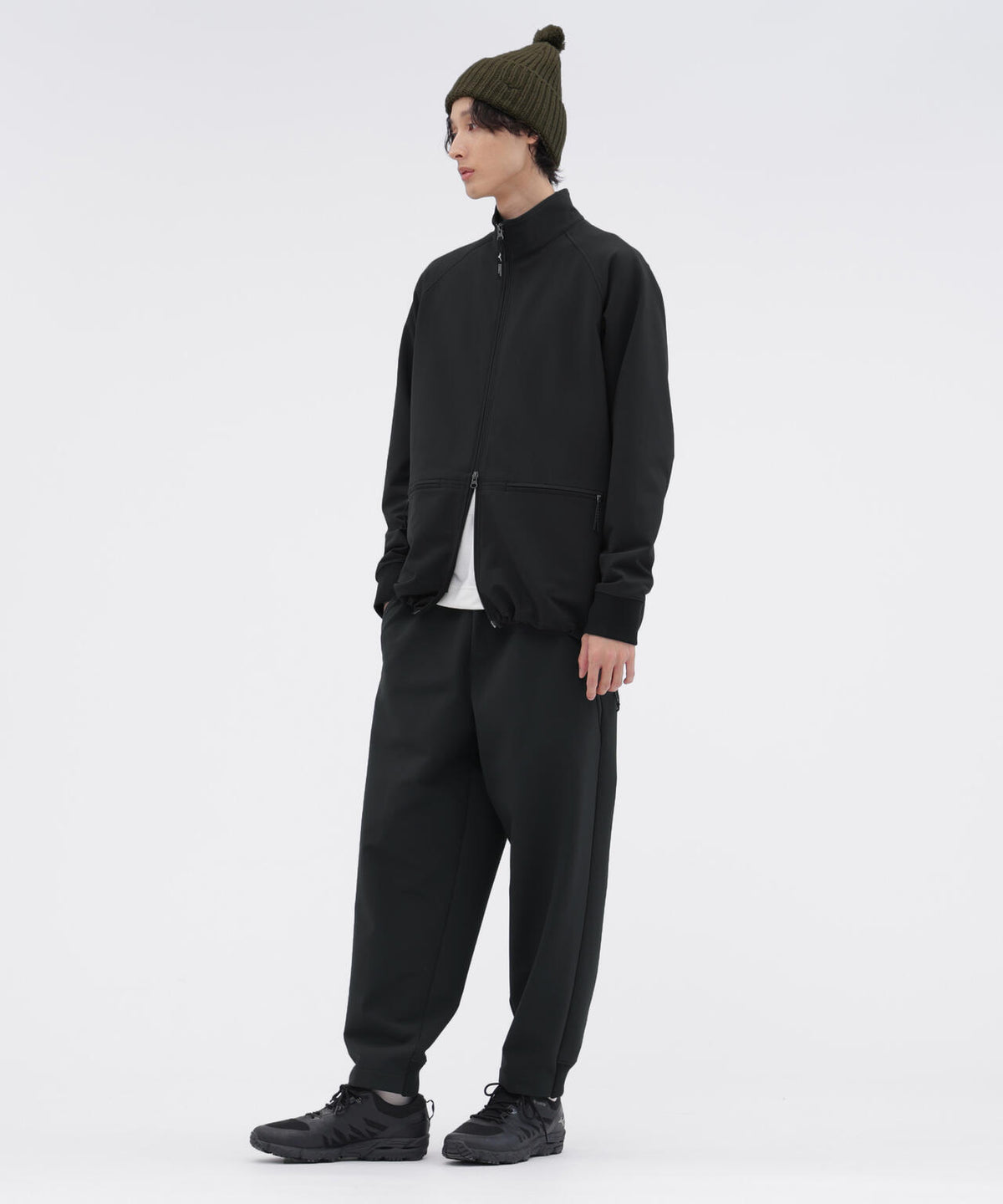身長185cm 　B84 W66cm H91cm 着用サイズ：F