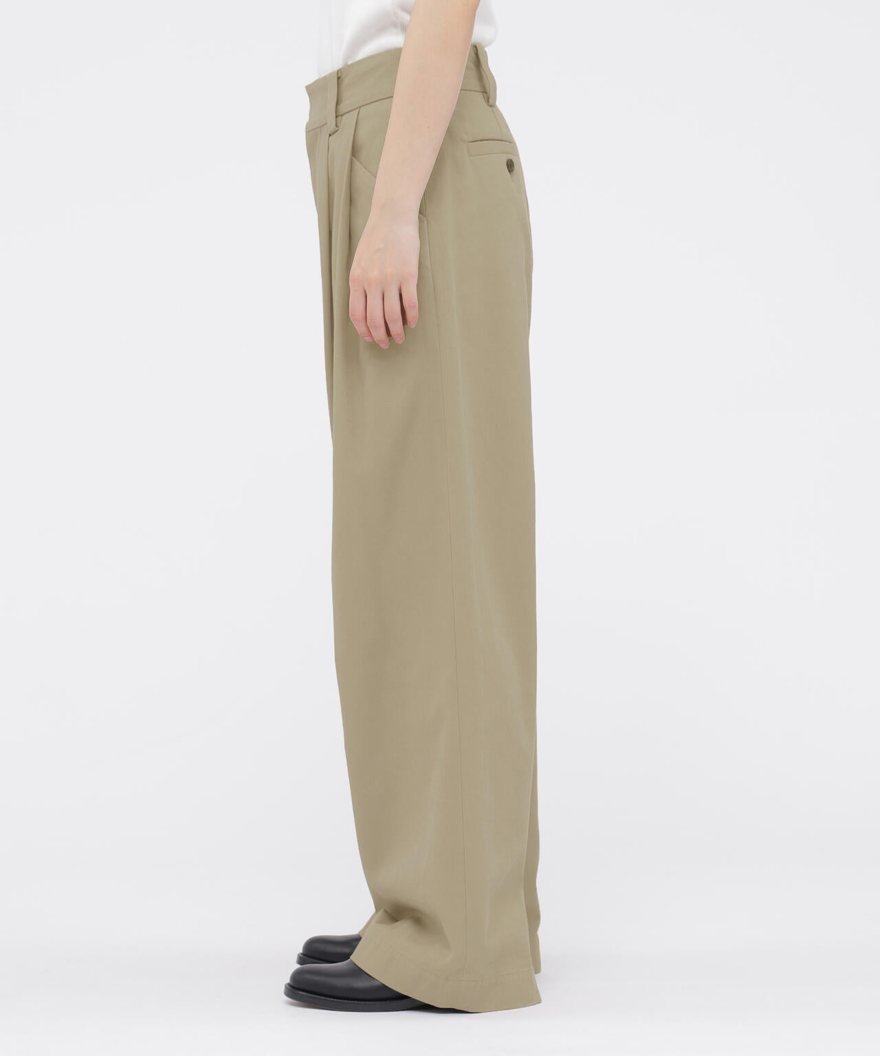 美品 マーガレットハウエル 25SS 洗える コットンツイル タック パンツ Ⅱ ORGANIC COTTON TWILL TROUSERS | MARGARET HOWELL（マーガレット