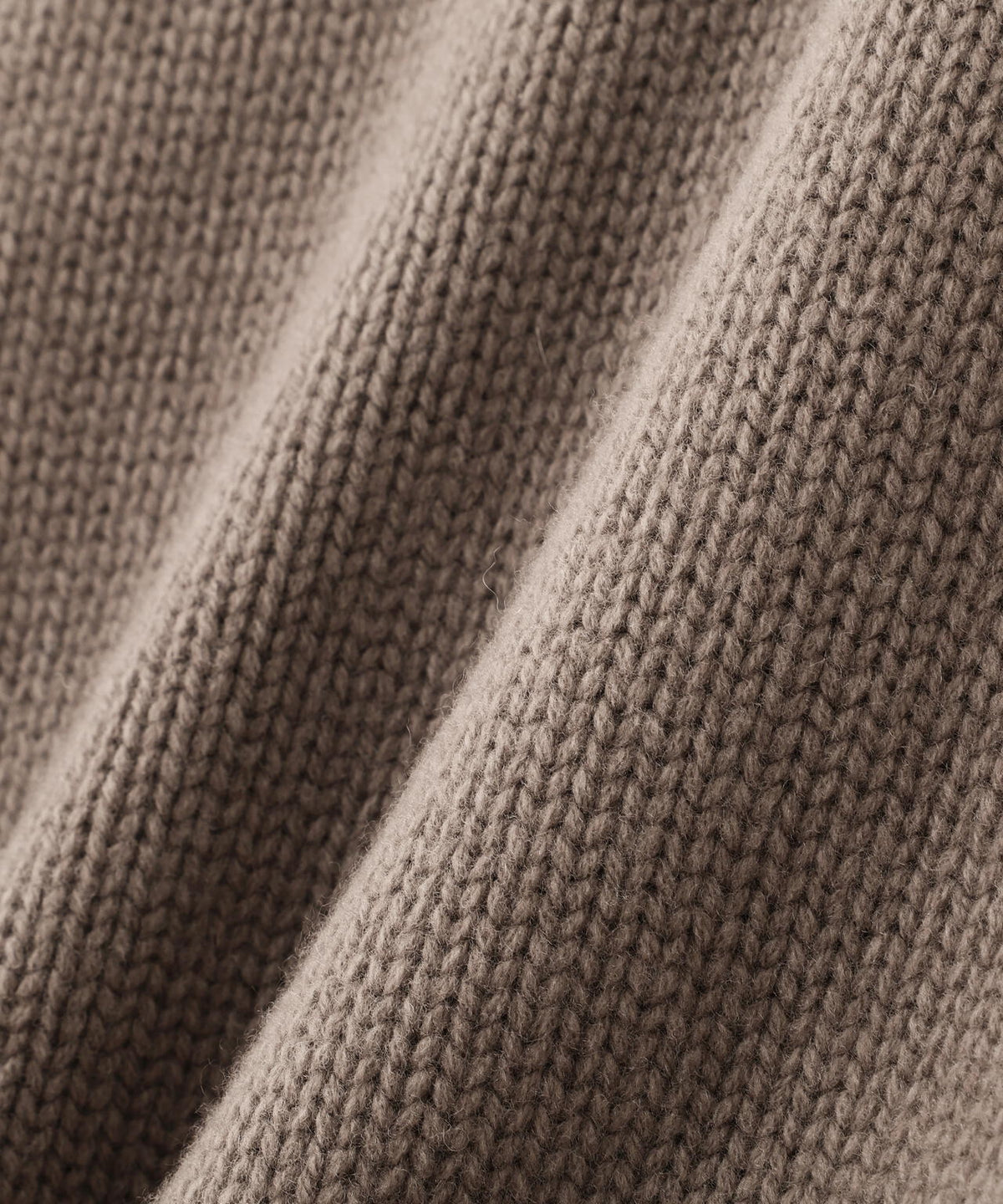 SOFT WOOL KNITWEAR