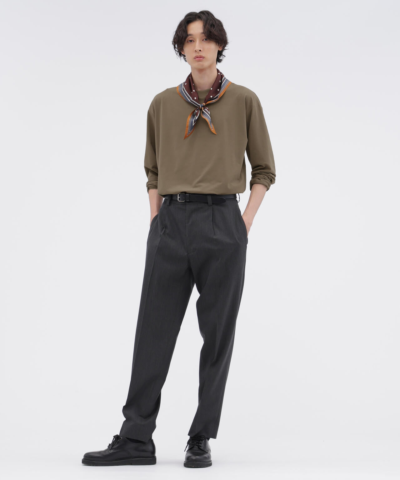 身長185cm 　B84 W66cm H91cm 着用サイズ：F