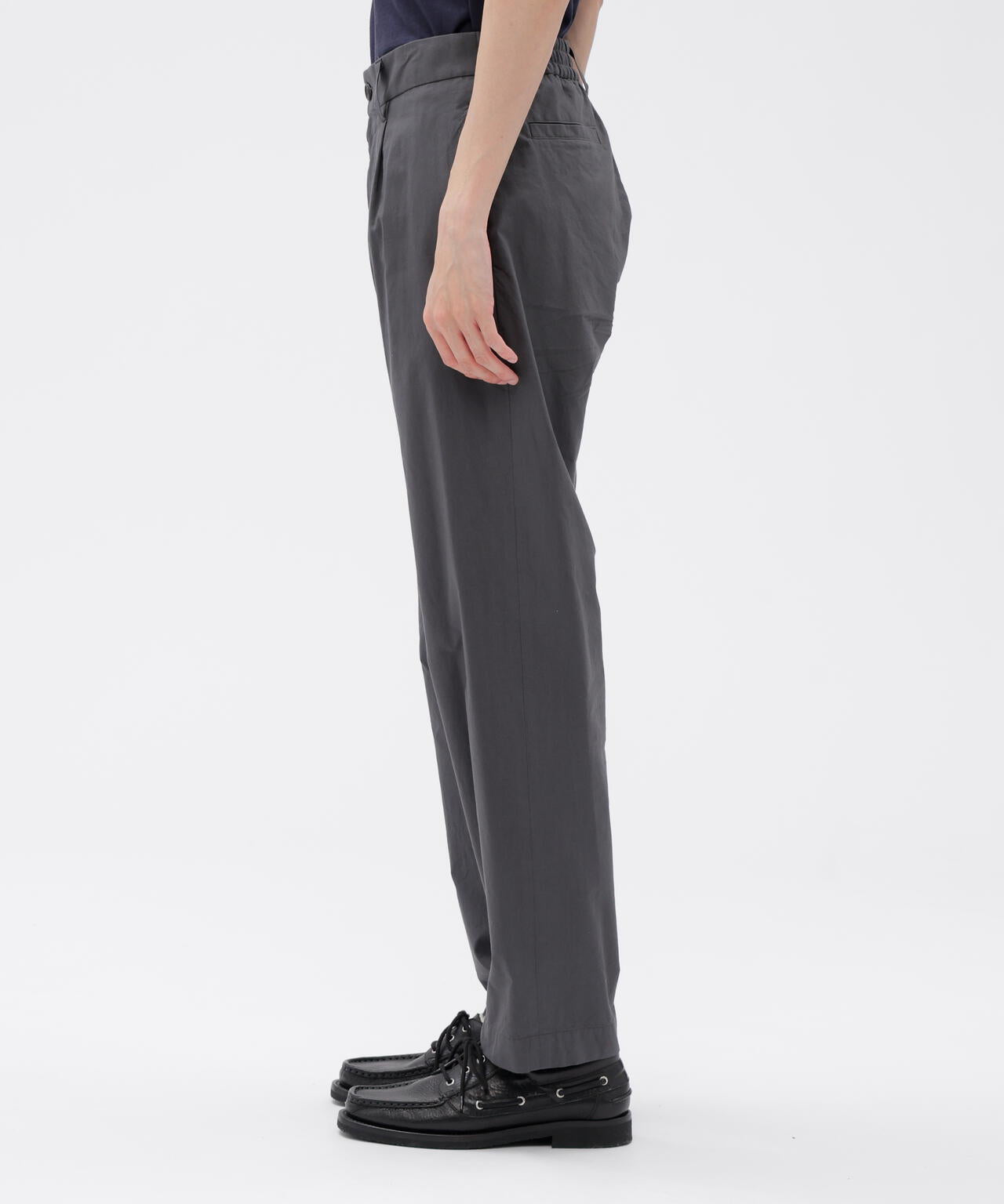 MATT COTTON SILK POPLIN TROUSERS | MARGARET HOWELL（マーガレット