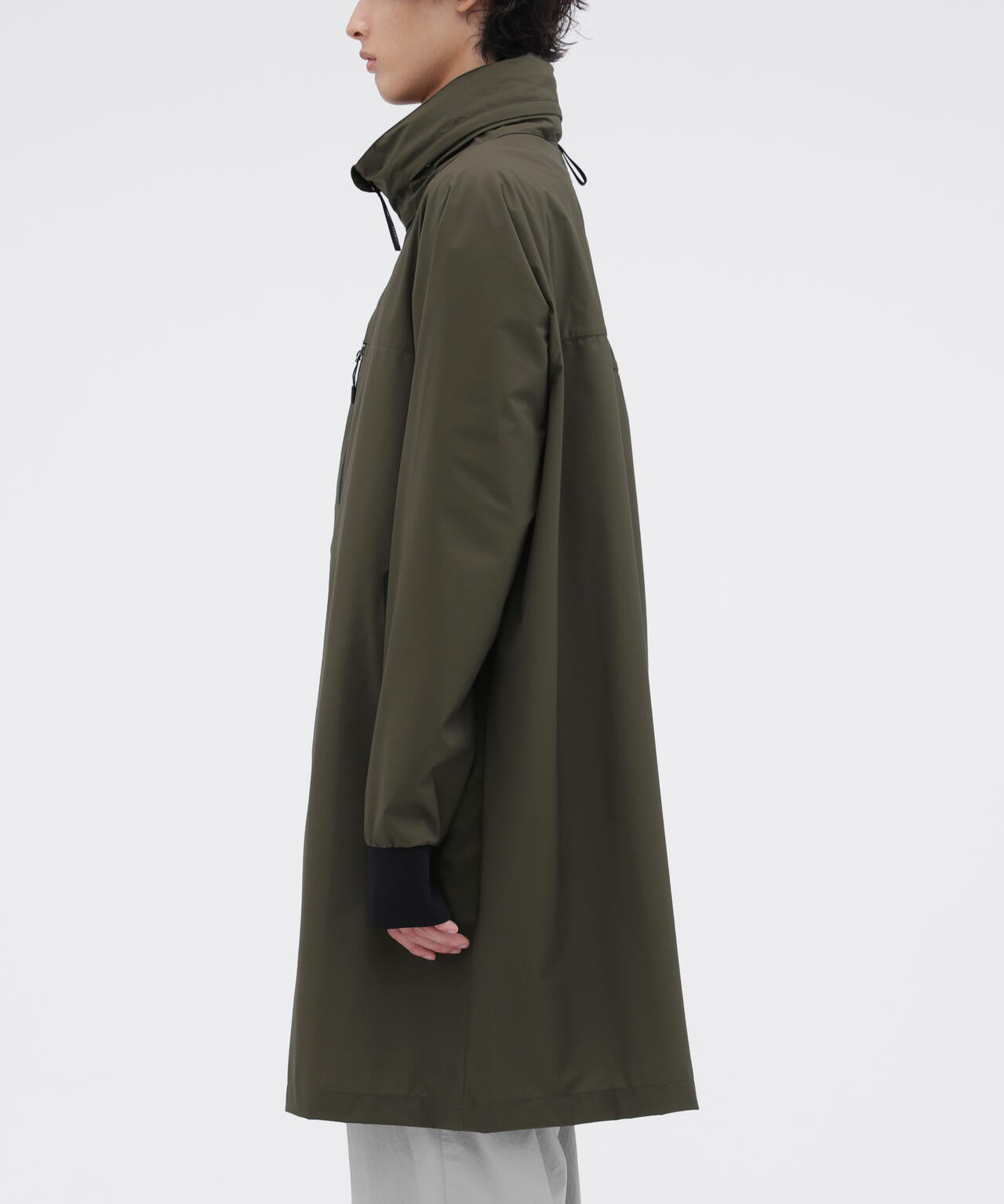 身長185cm 　B84 W66cm H91cm 着用サイズ：XL