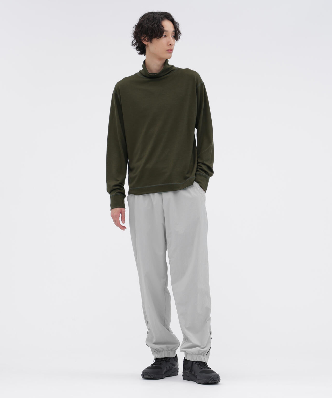 身長185cm 　B84 W66cm H91cm 着用サイズ：XL