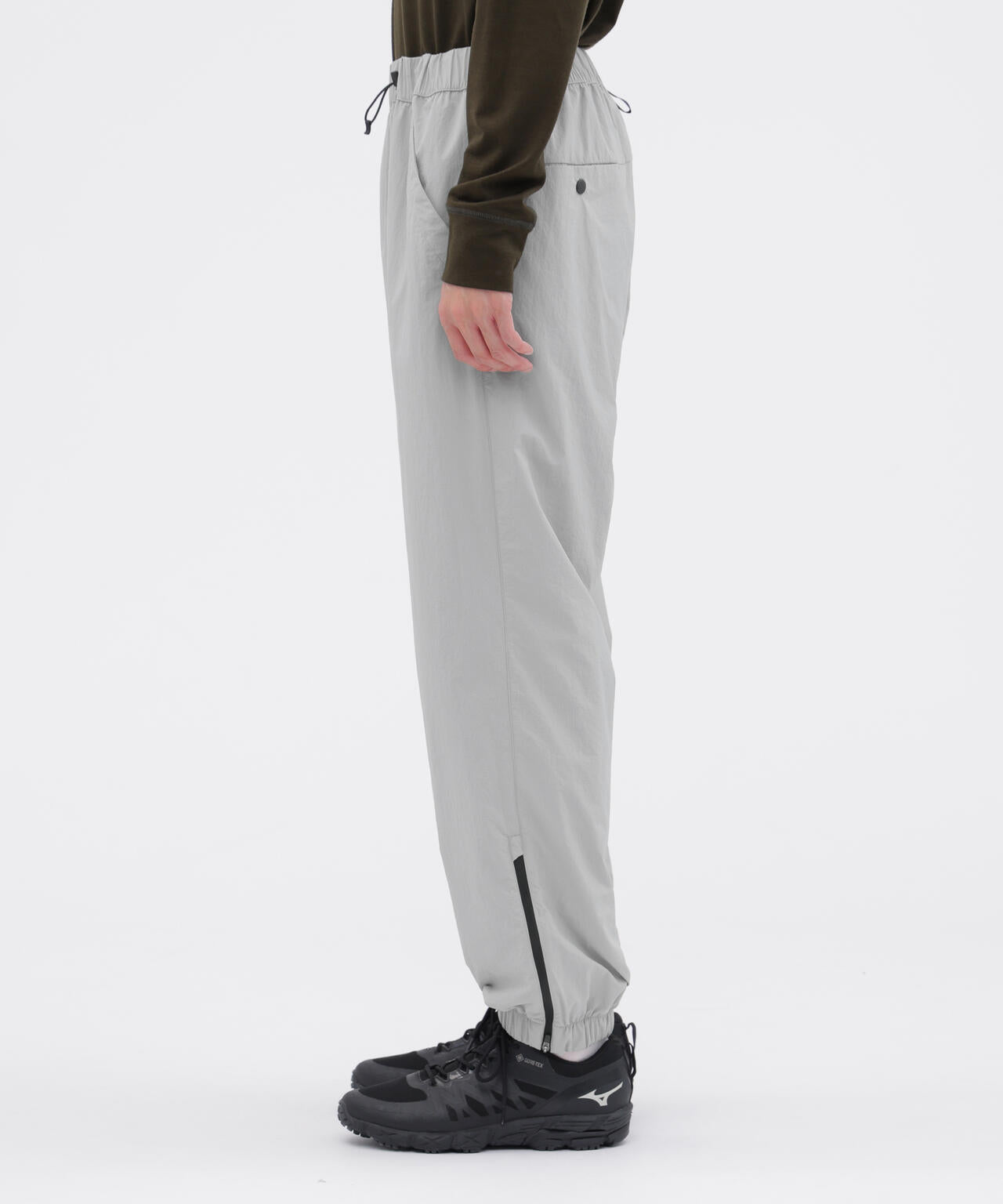 身長185cm 　B84 W66cm H91cm 着用サイズ：XL