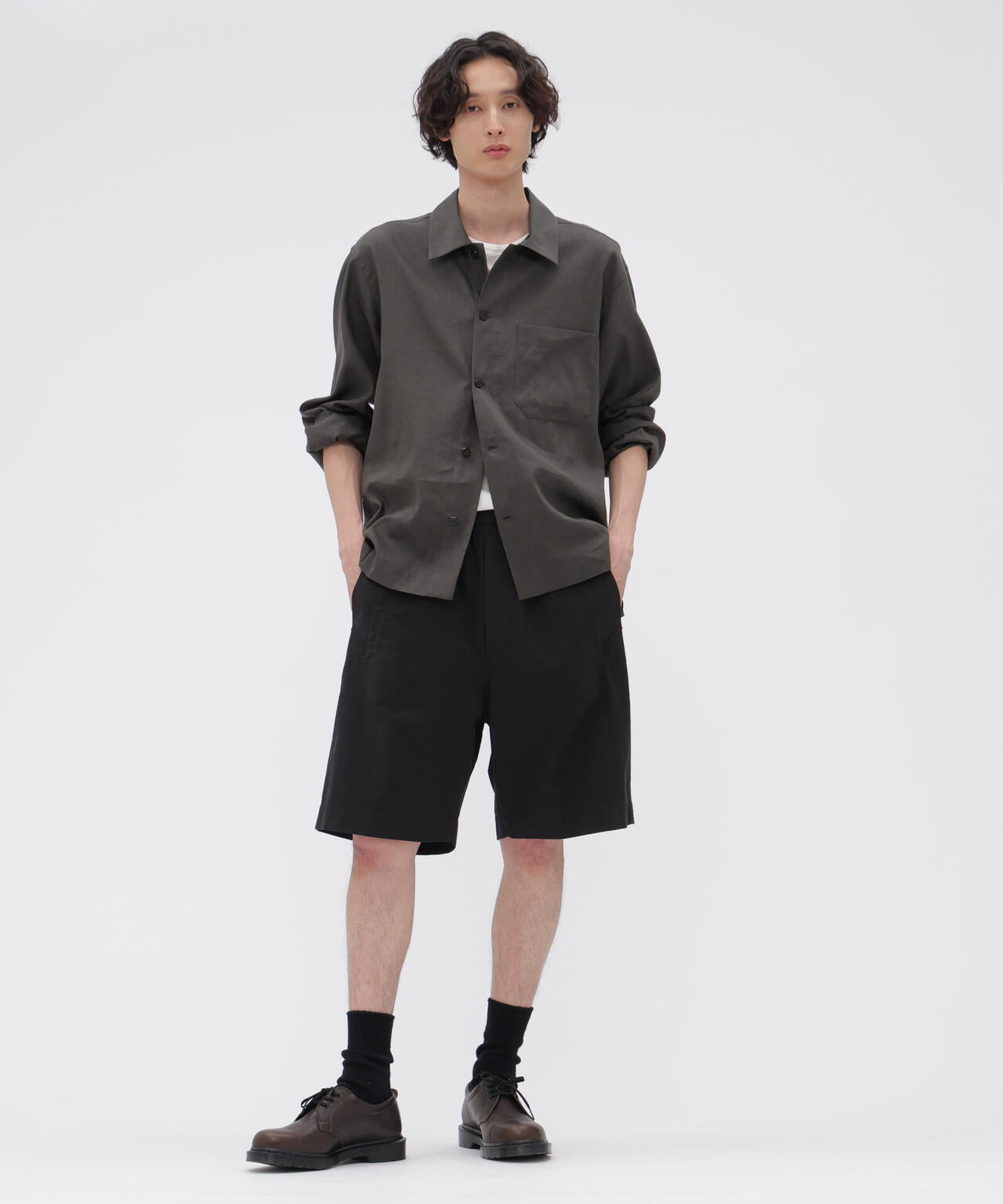 身長185cm 　B84 W66cm H91cm 着用サイズ：L