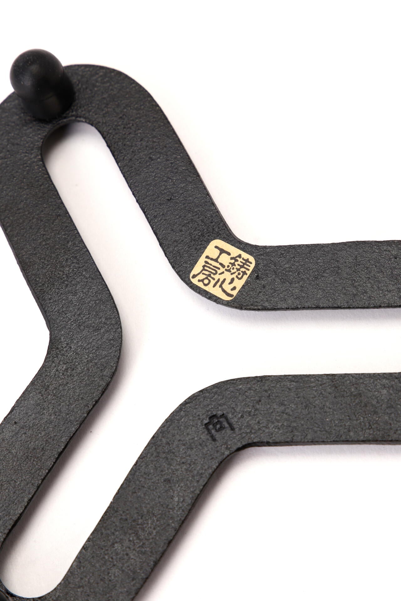 TRIANGLE CAST IRON POT STAND