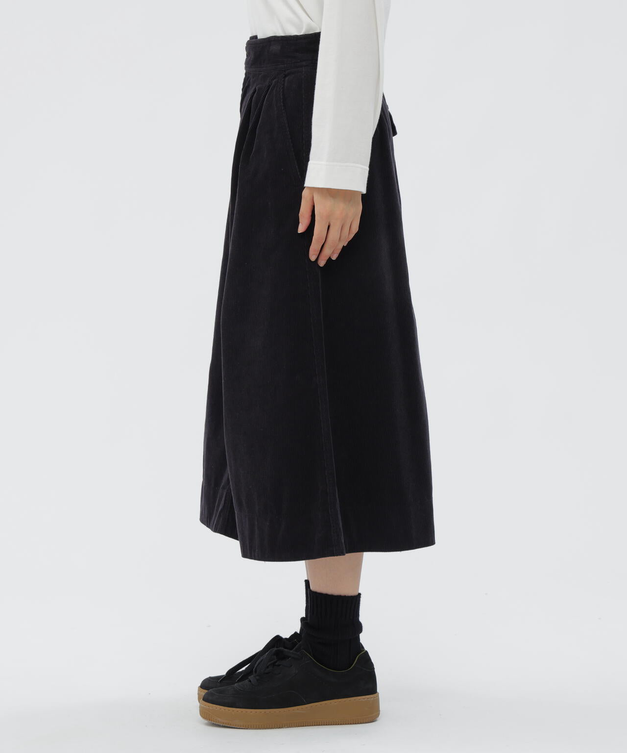 DRY COTTON NEEDLECORD SKIRT | MARGARET HOWELL（マーガレット