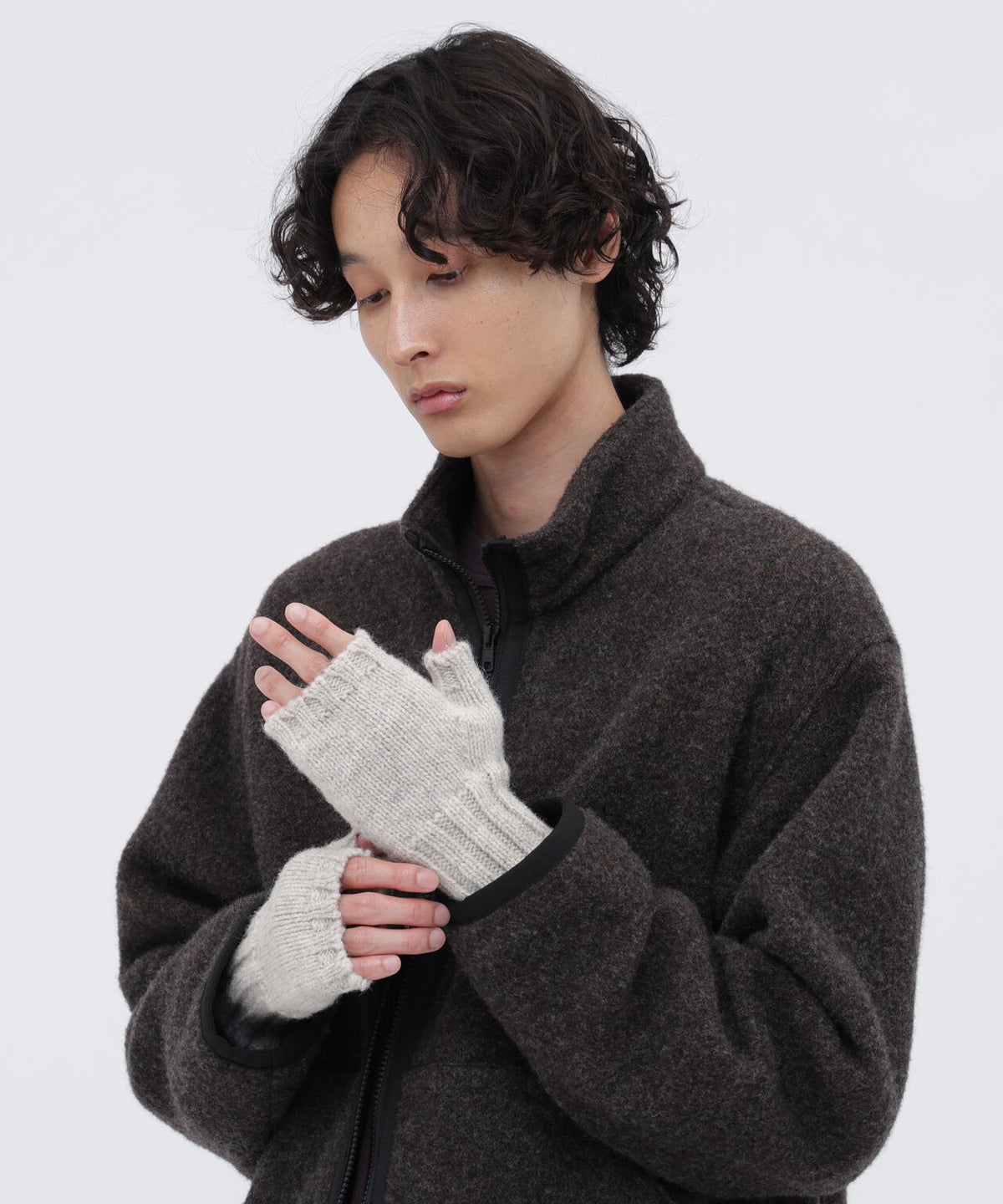 身長185cm 　B84 W66cm H91cm 着用サイズ：F