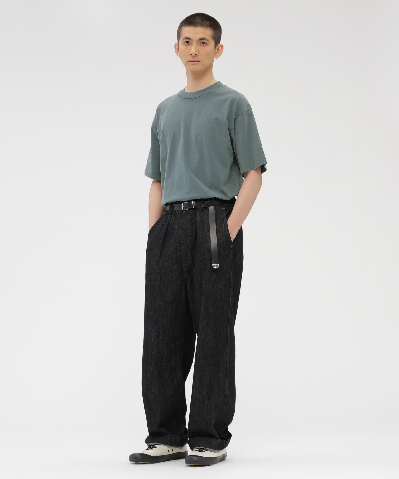 身長184cm  B90 W68 H90 着用サイズ：L