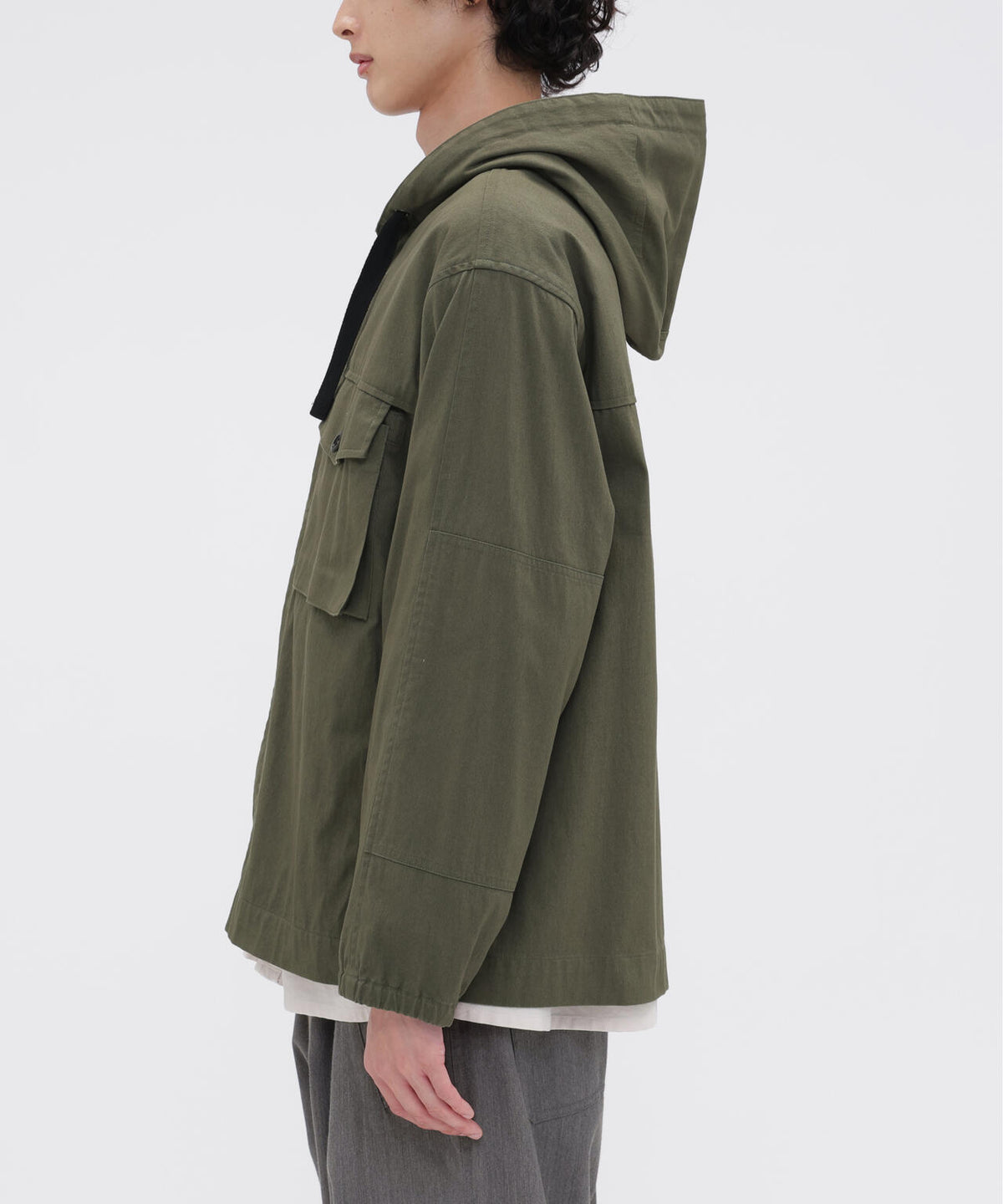 身長185cm 　B84 W66cm H91cm 着用サイズ：L