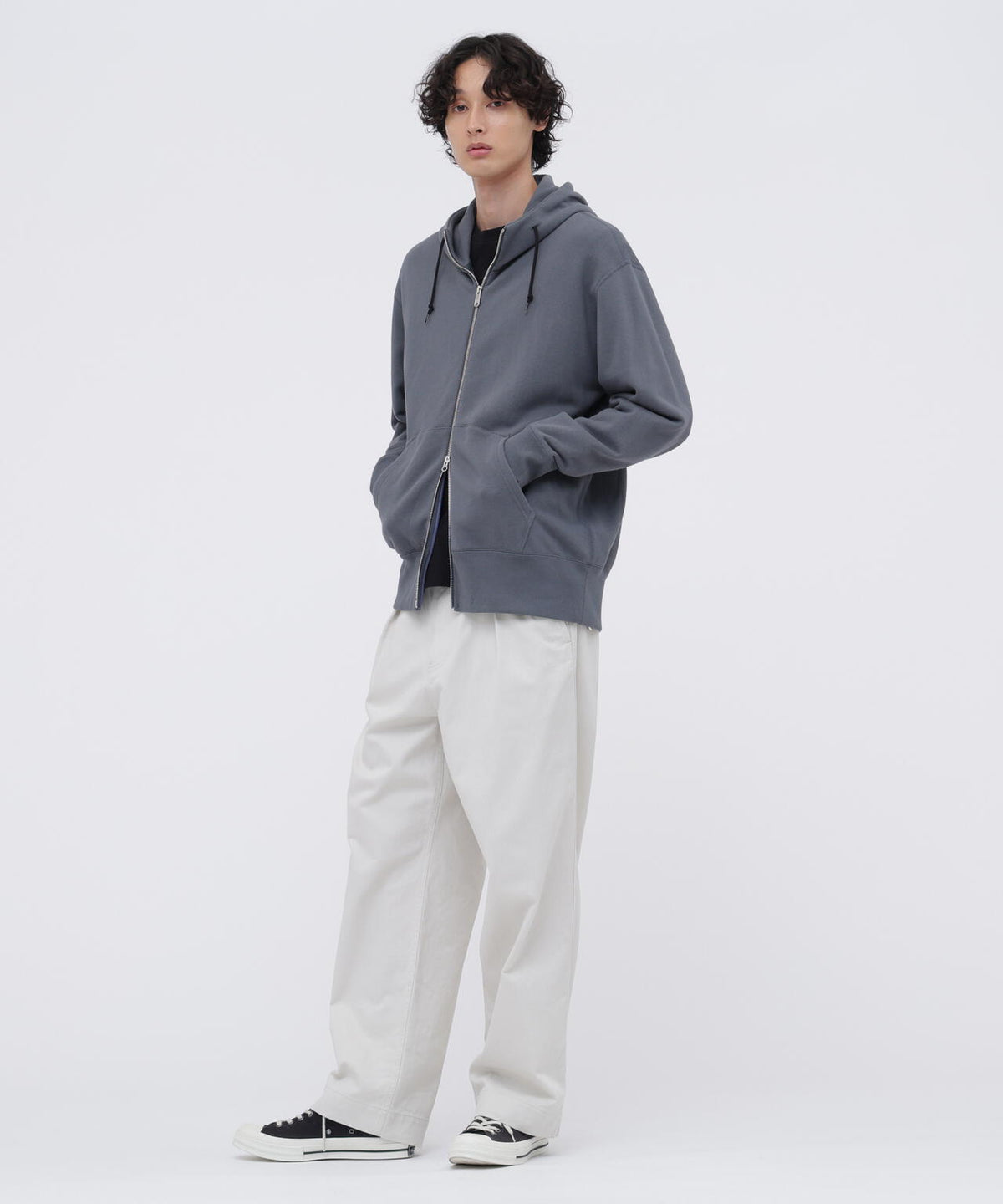 身長185cm 　B84 W66cm H91cm 着用サイズ：L