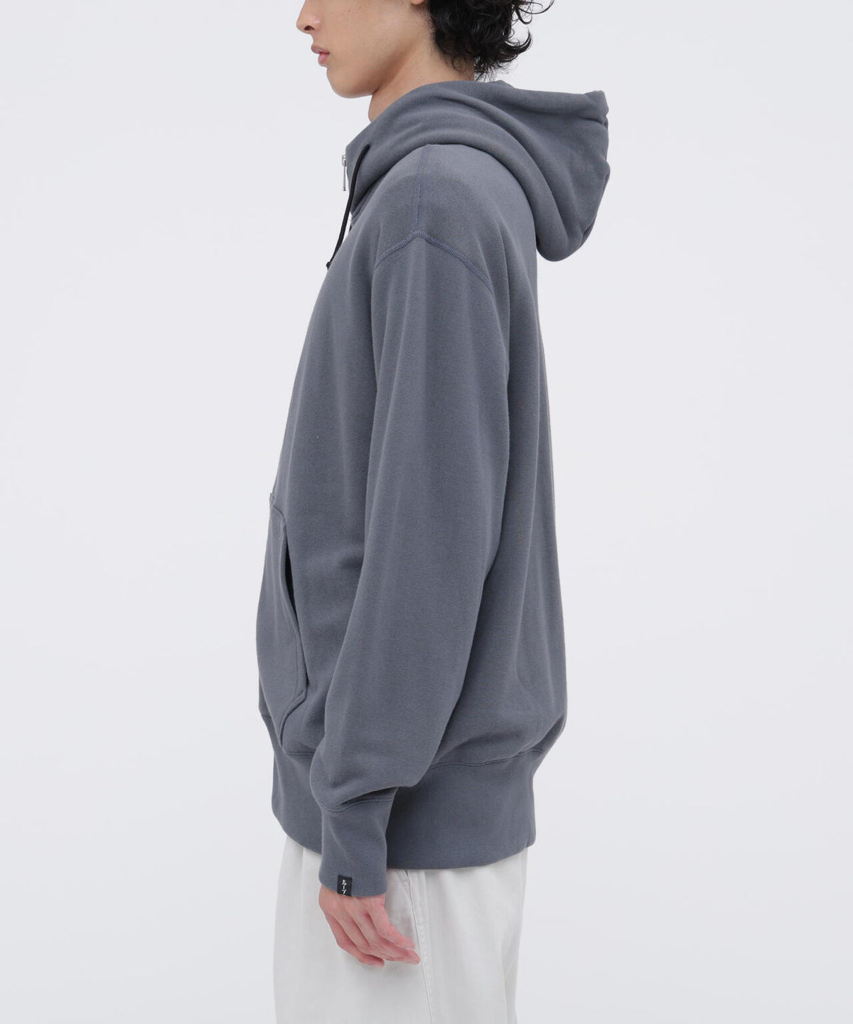 身長185cm 　B84 W66cm H91cm 着用サイズ：L