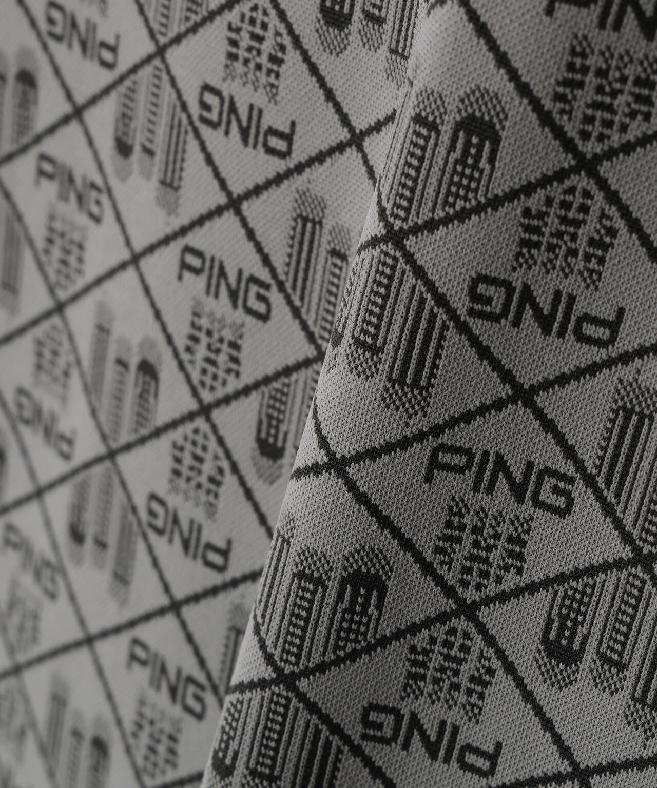 【PING APPAREL】全方向ストレッチフェニックスシティ柄ジャガード半袖ハイネックシャツ ＜GOLD＞ (MENS)