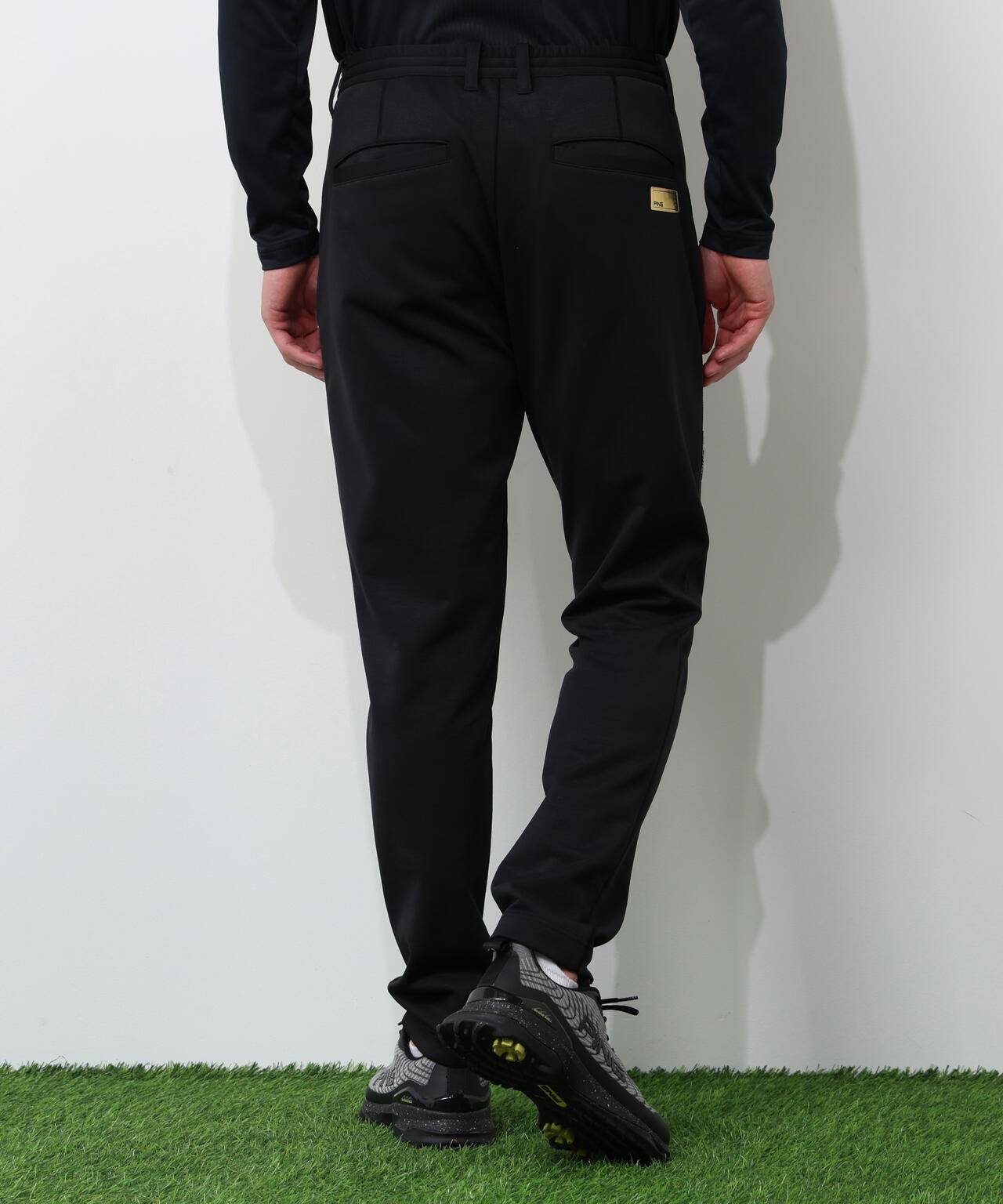 【PING APPAREL】全方向ストレッチ 接結裏メッシュスウェットテーパードパンツ ＜GOLD＞ (MENS)