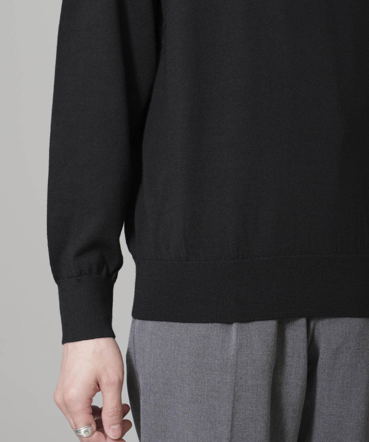 「毛玉レスニット」 ファインゲージタートルネック