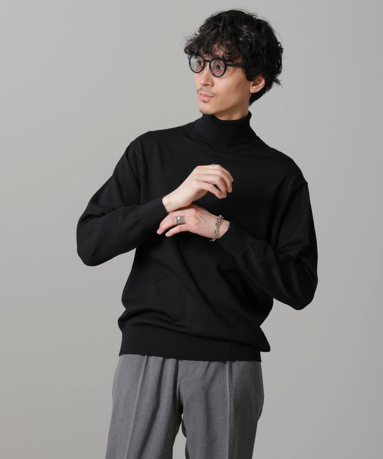 「毛玉レスニット」 ファインゲージタートルネック