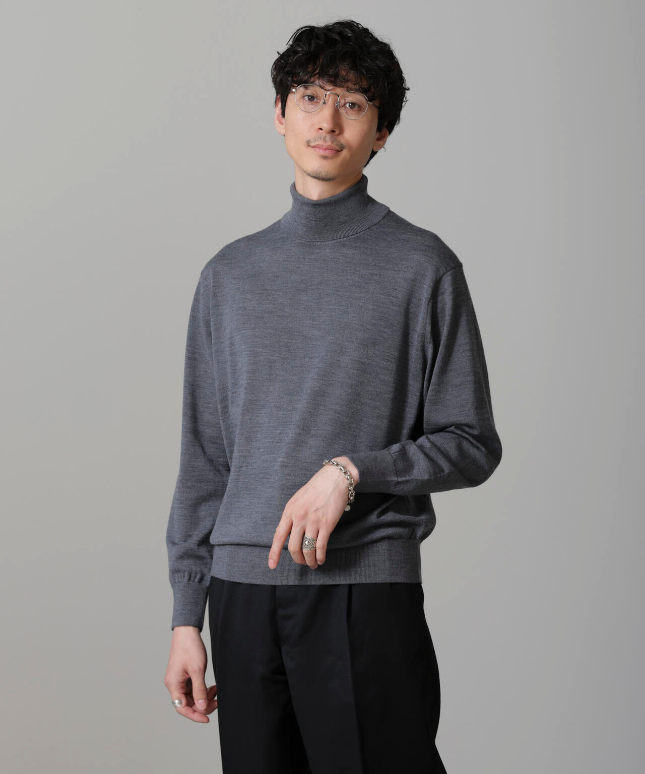 「毛玉レスニット」 ファインゲージタートルネック