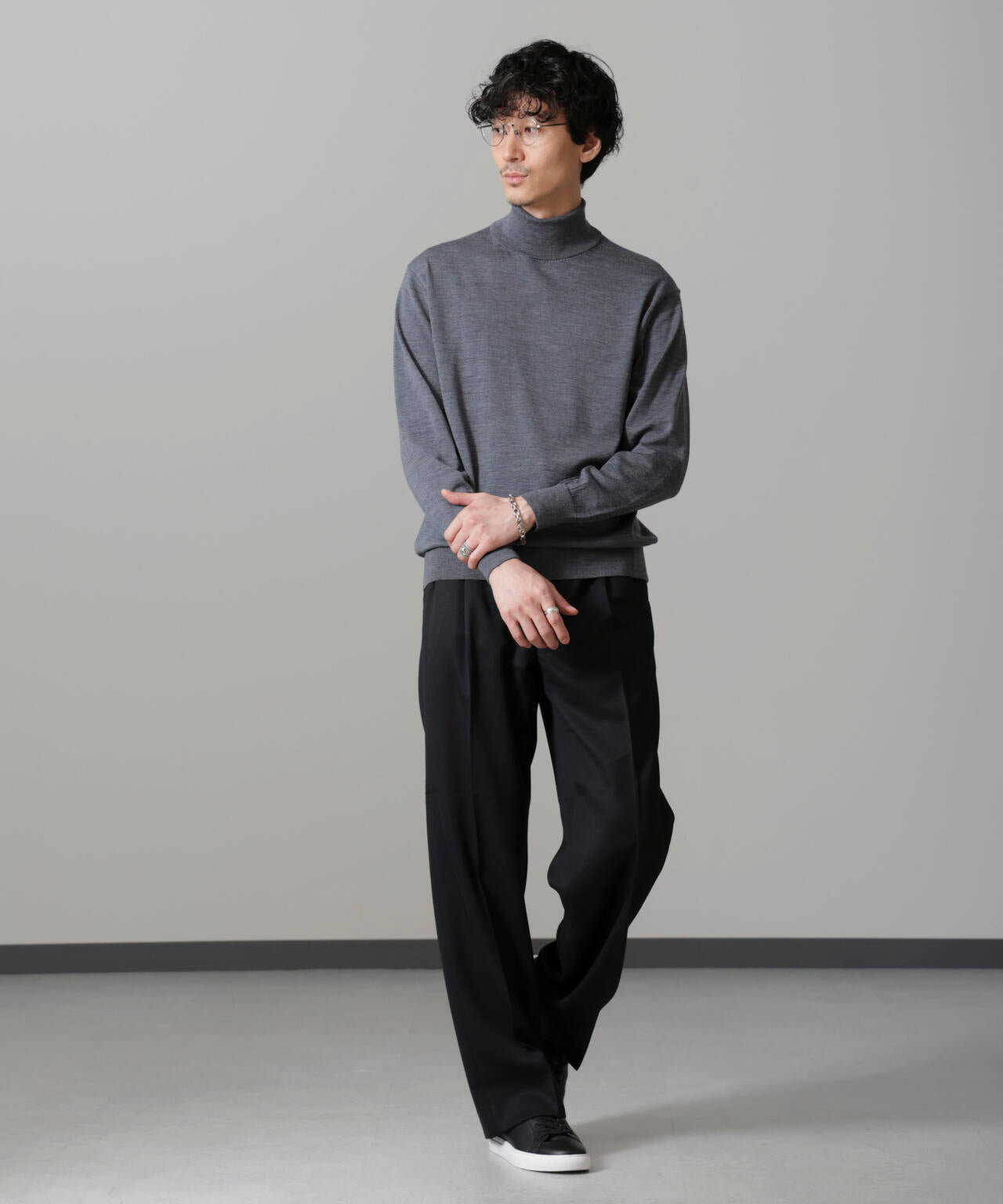 「毛玉レスニット」 ファインゲージタートルネック