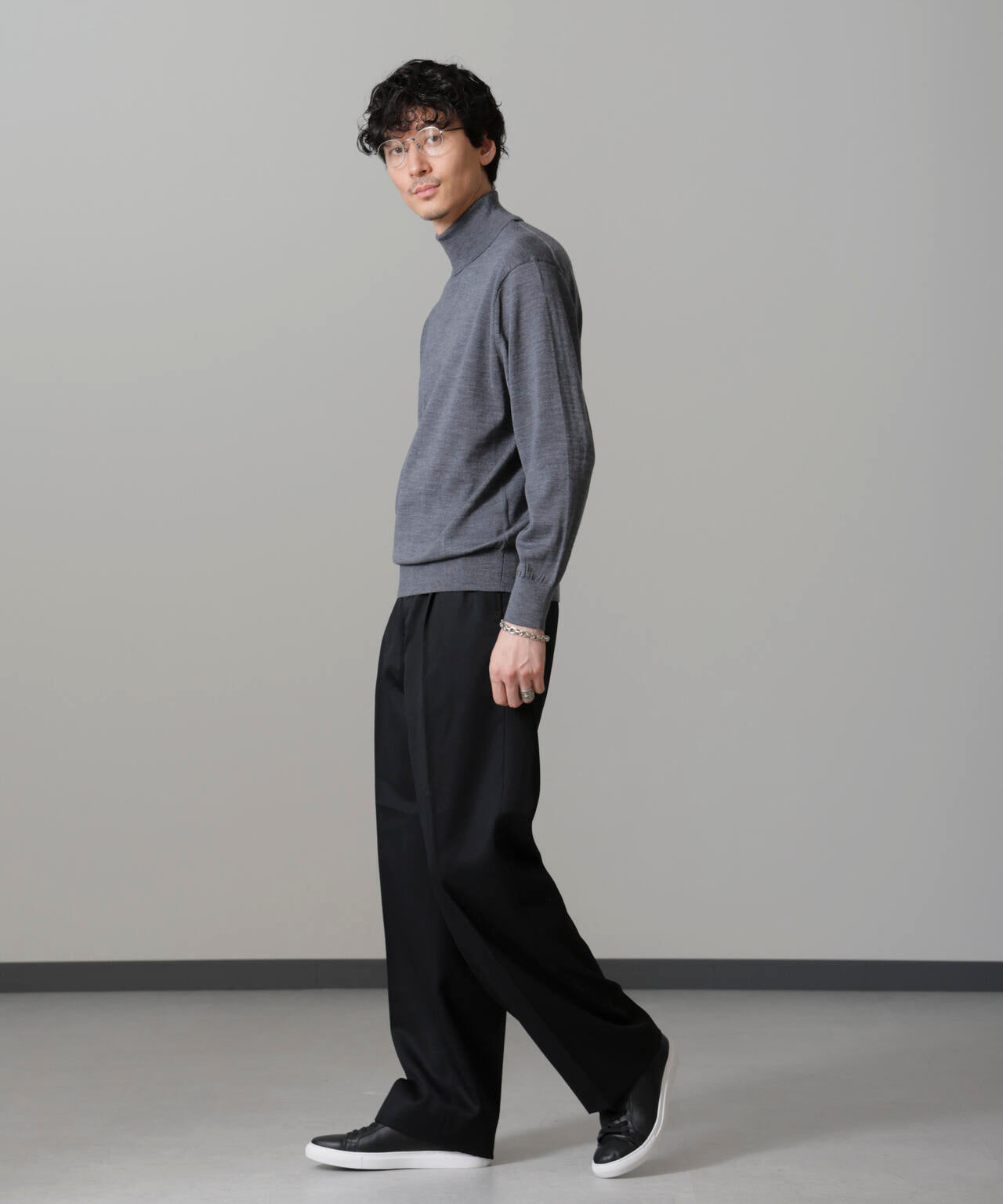 「毛玉レスニット」 ファインゲージタートルネック