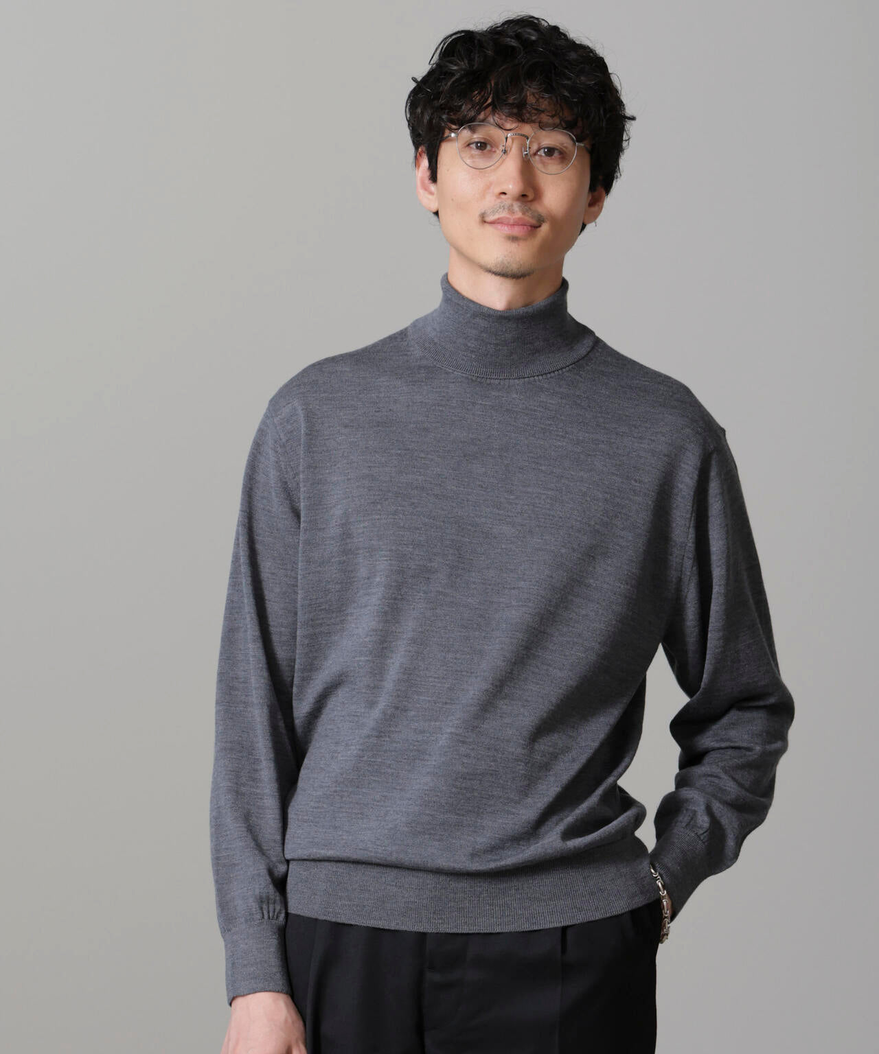 「毛玉レスニット」 ファインゲージタートルネック