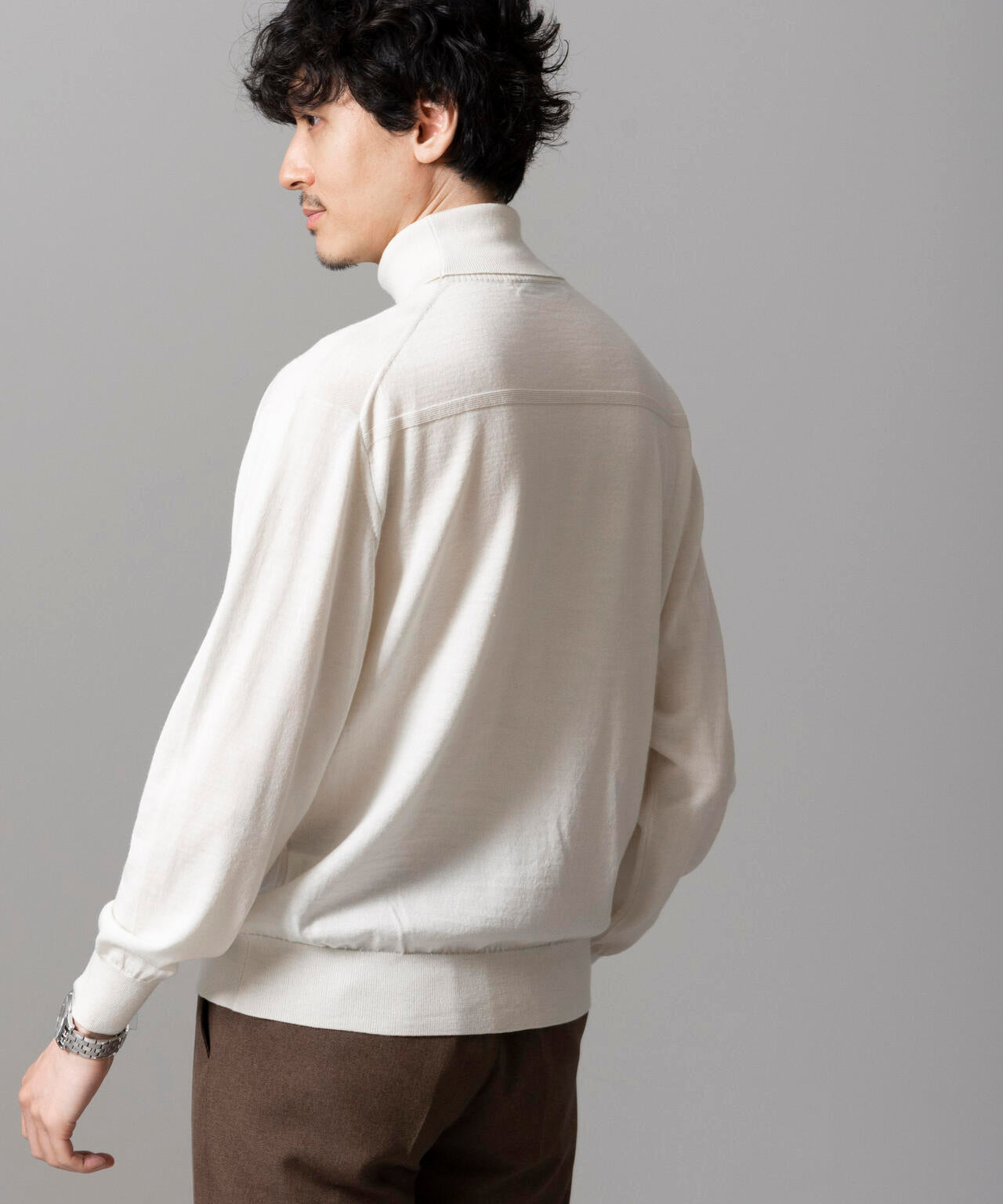 「毛玉レスニット」 ファインゲージタートルネック